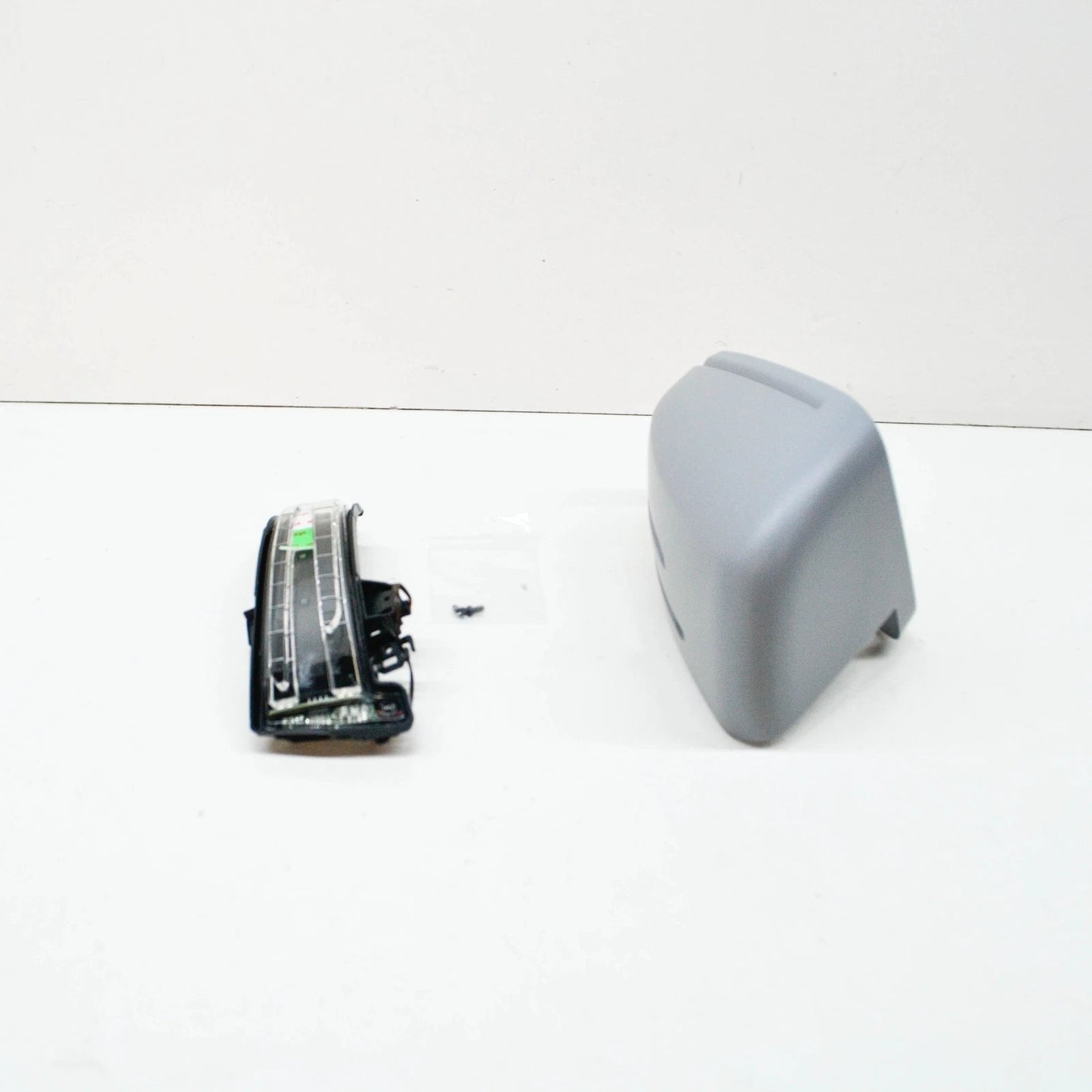 NEW MB E W212 FRONT RIGHT DOOR MIRROR TURN INDICATOR W COVER SET A21281090009999