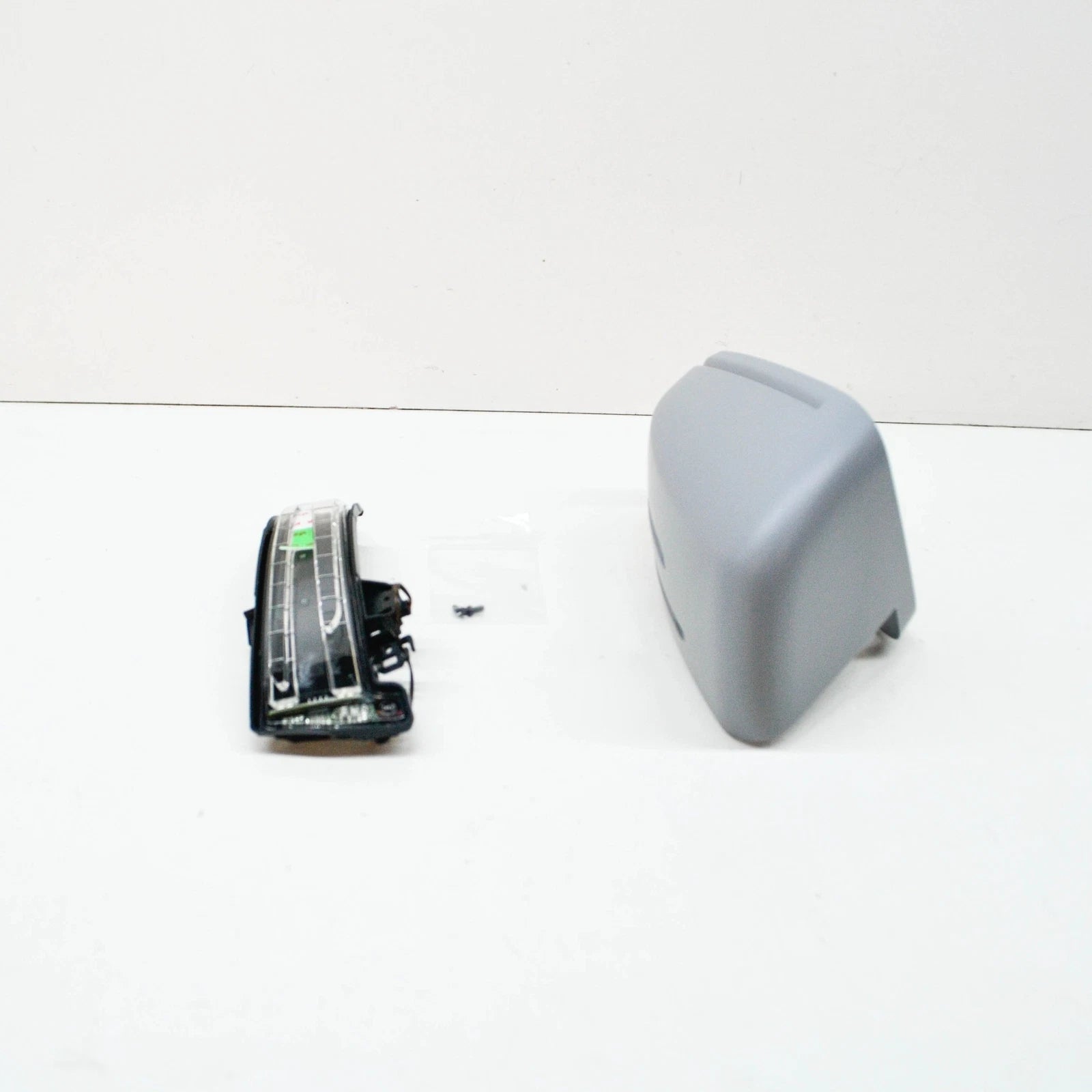 NEW MB E W212 FRONT RIGHT DOOR MIRROR TURN INDICATOR W COVER SET A21281090009999