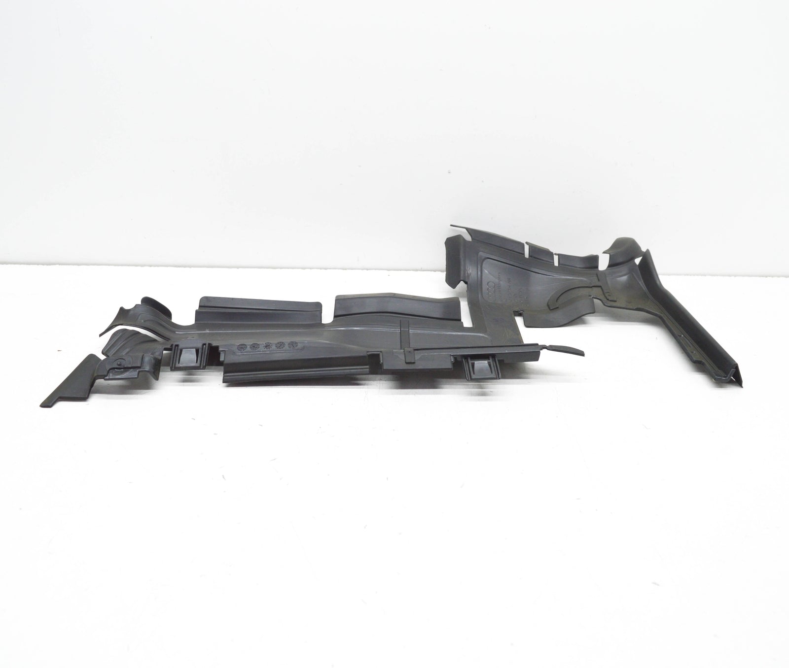 NEW AUDI A4 B9 RADIATOR FAN RIGHT AIR GUIDE 8W0121284AN ORIGINAL