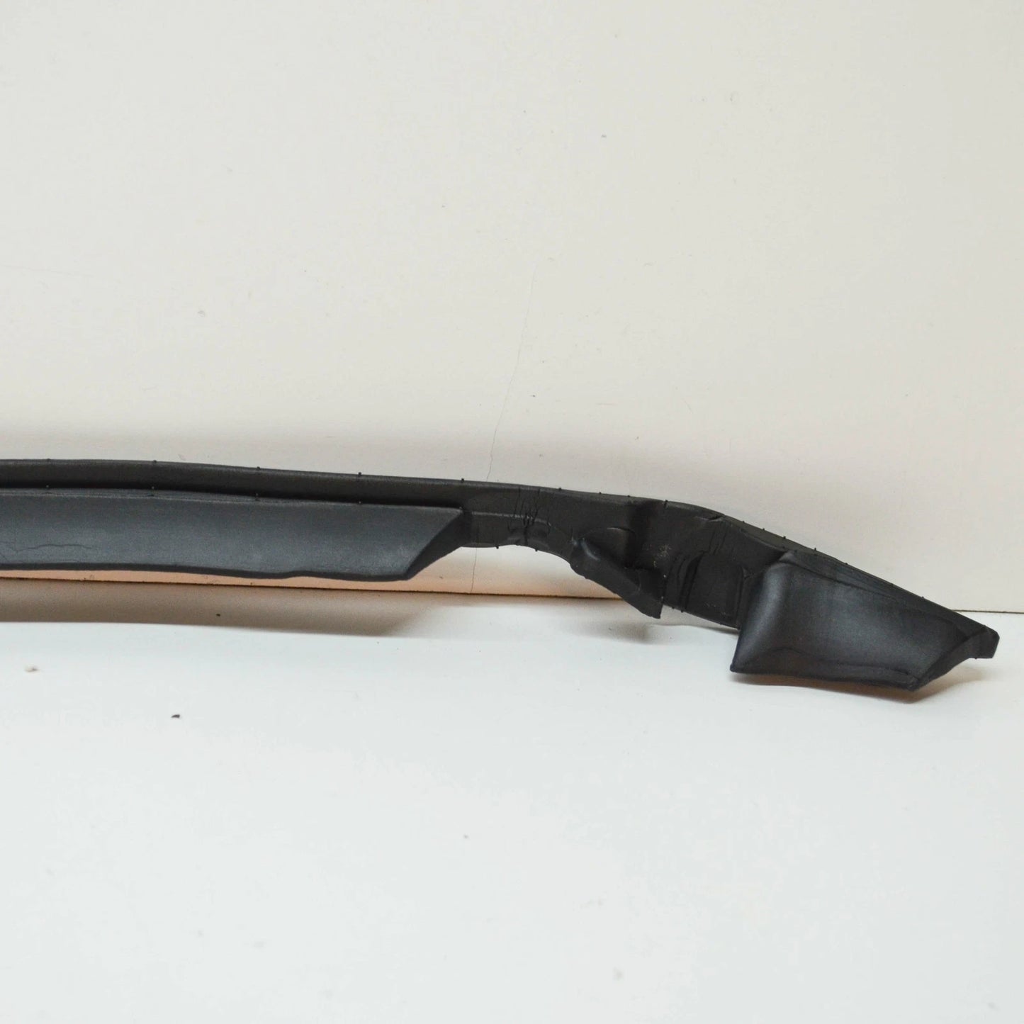 NEW BMW X1 F48 FRONT RIGHT SIDE FRAME SEAL 51487327004 ORIGINAL