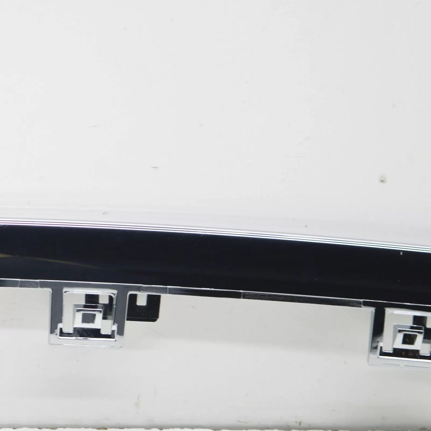 NEW MB CLS C257 FRONT BUMPER LOWER CENTER TRIM MOLDING A2578850302