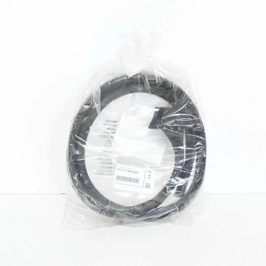 NEW BMW 6 E24 FRONT RIGHT DOOR WEATHERSTRIP 51211843924 1843924