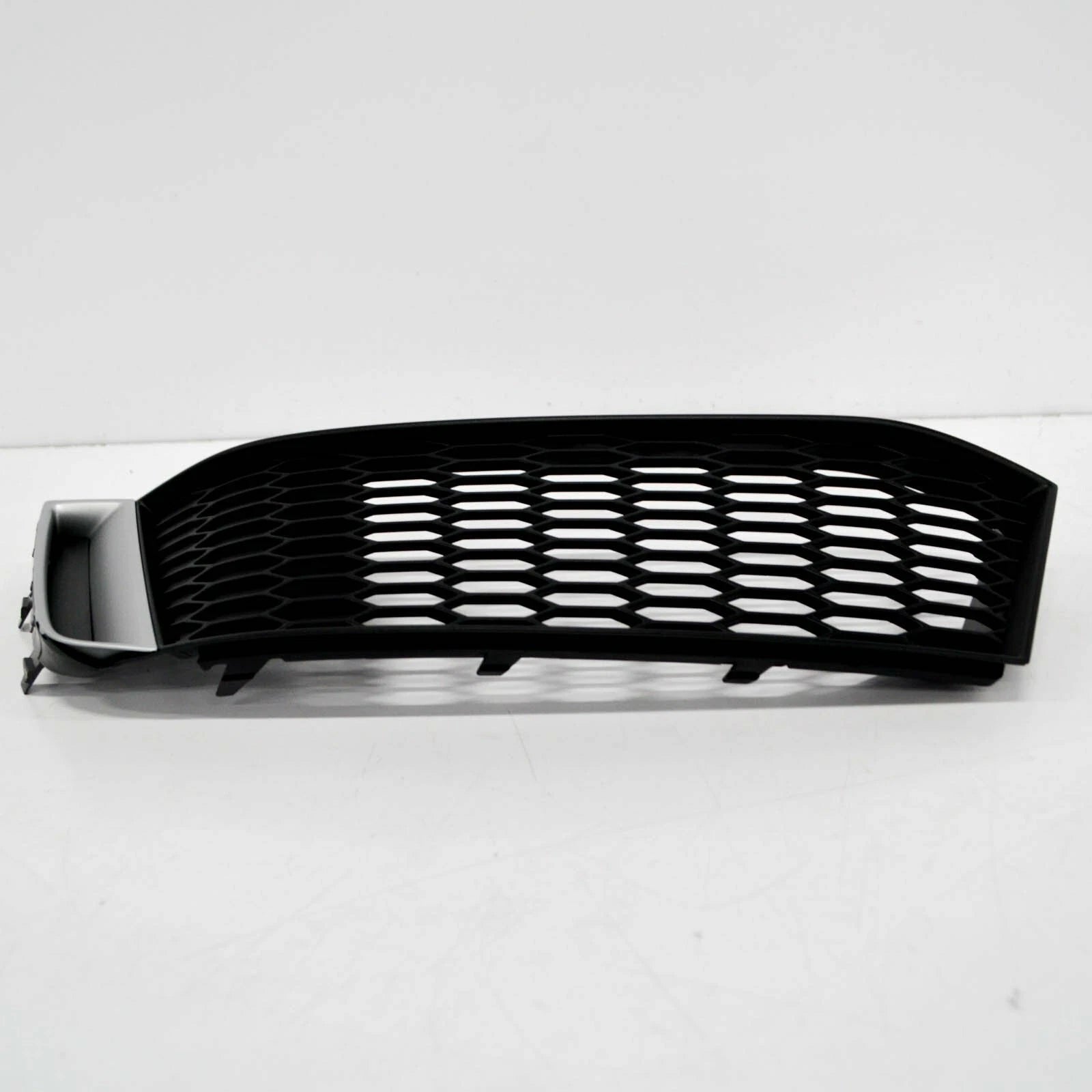 NEW AUDI A1 8X FRONT LEFT AIR GUIDE GRILLE 8XA807647AP6