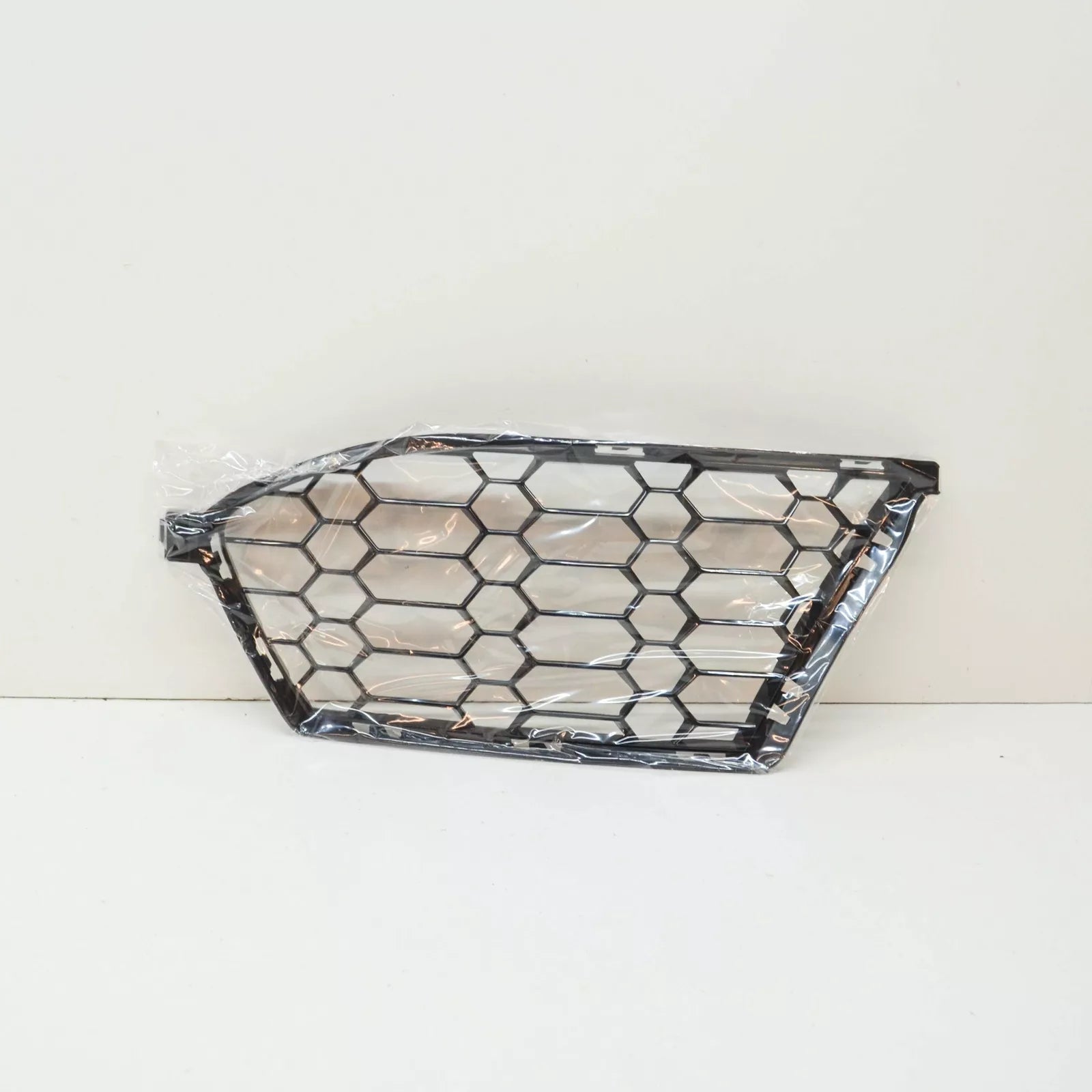 NEW BMW M4 COUPE G82 FRONT LEFT BUMPER GRILLE 51118069439 ORIGINAL