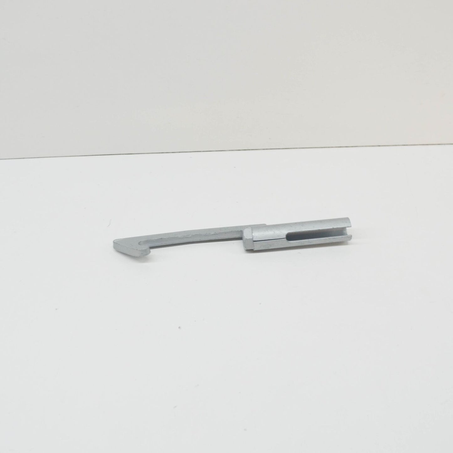 NEW MERCEDES-BENZ SPRINTER 906 SPARE WHEEL TENSIONING BOLT A9014000370 ORIGINAL