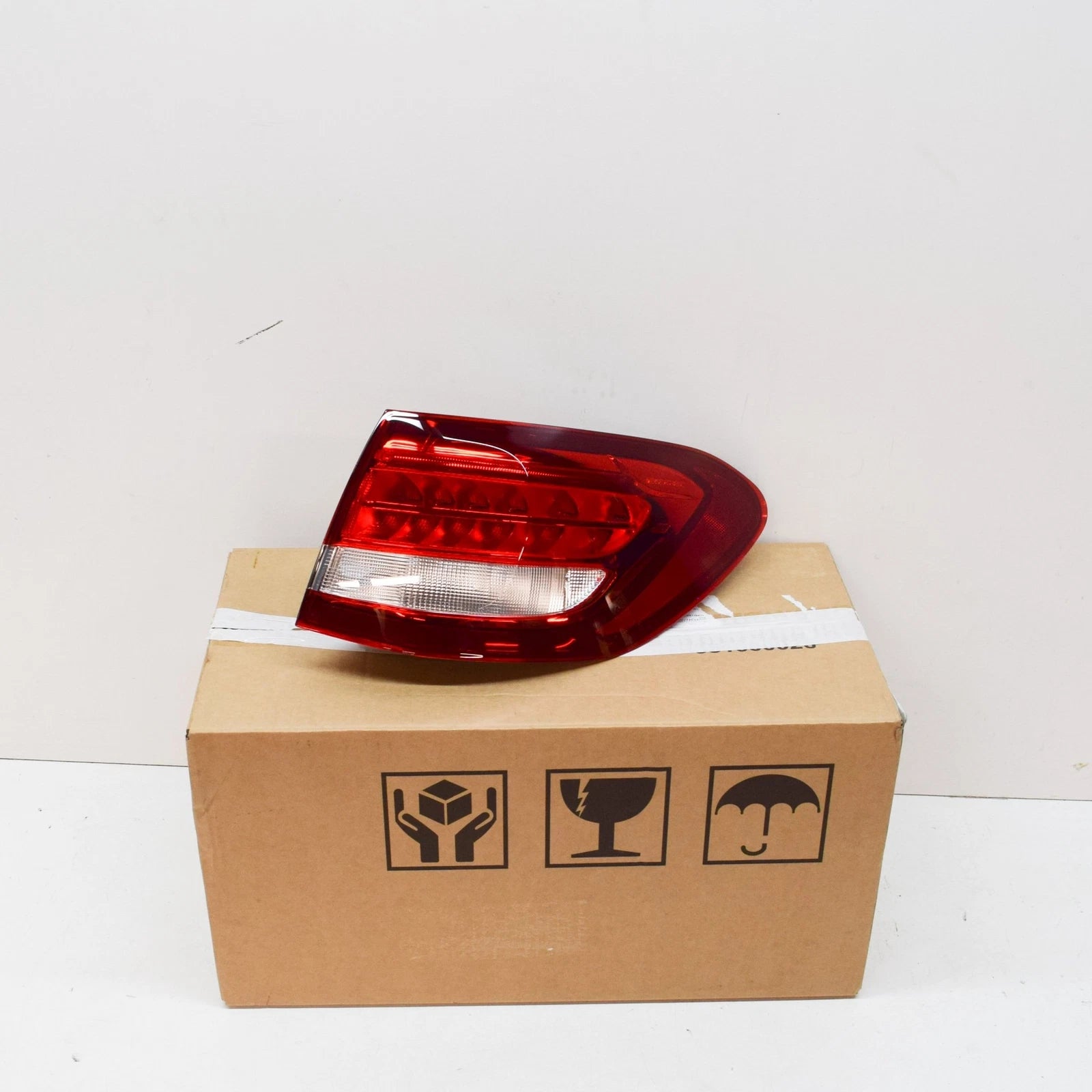 NEW MERCEDES-BENZ GLC X253 REAR RIGHT SIDE PANEL LIGHT A2539060800 ORIGINAL