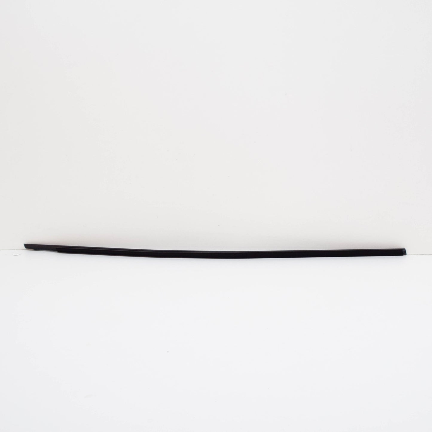 new bmw 5 e39 front left door outer weatherstrip 51218159235 original