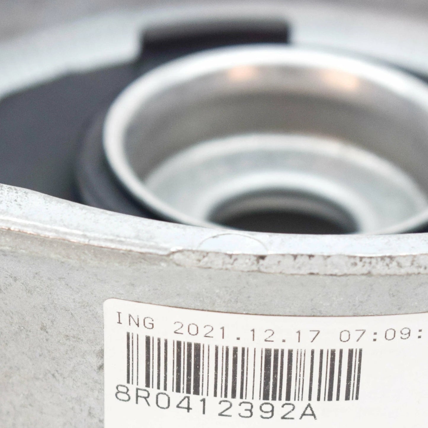 NEW AUDI Q5 8R FRONT RIGHT UPPER STRUT MOUNT BRACKET 8R0412392A