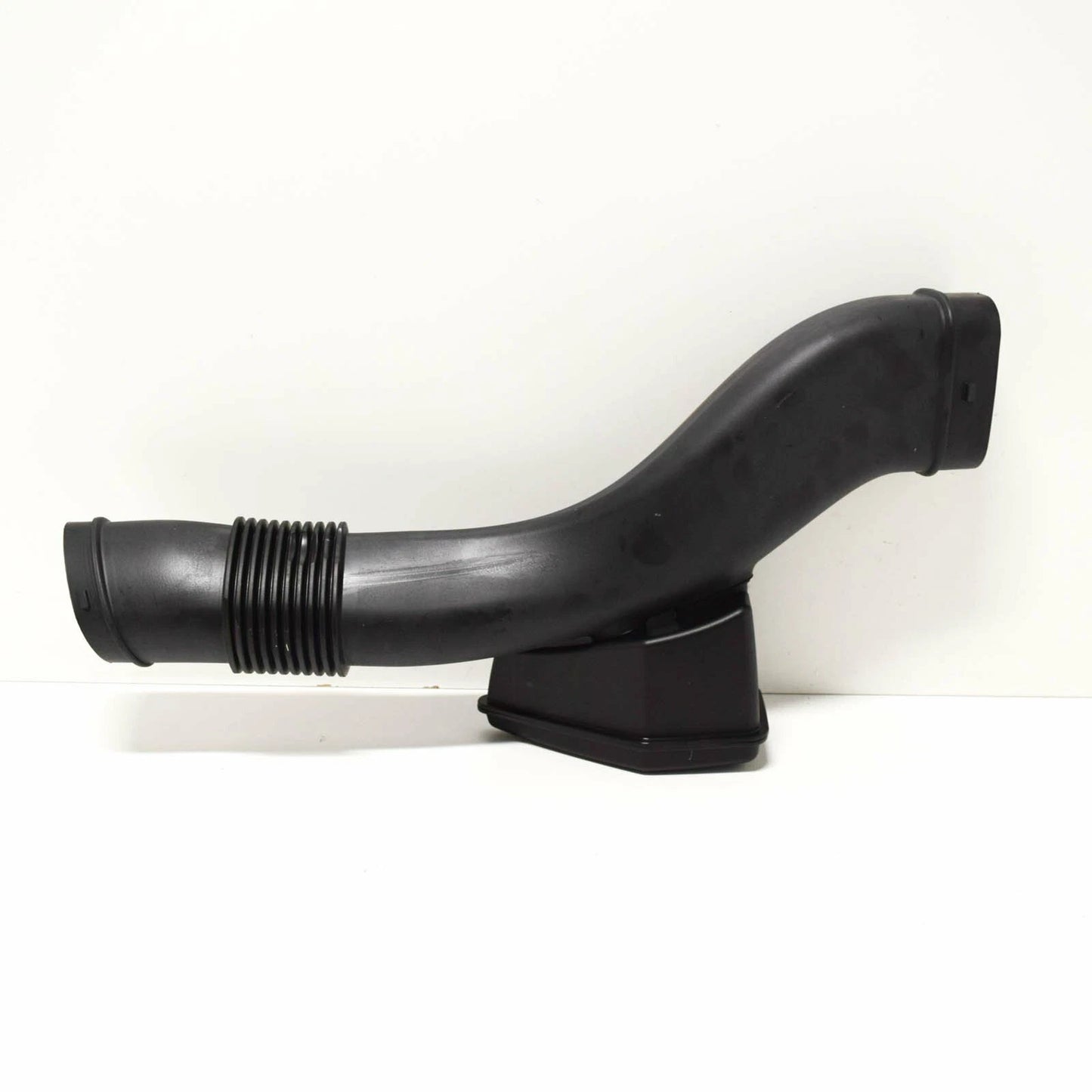 NEW BMW X5 G05 AIR INTAKE TUBE DUCT RIGHT 13718662935 ORIGINAL