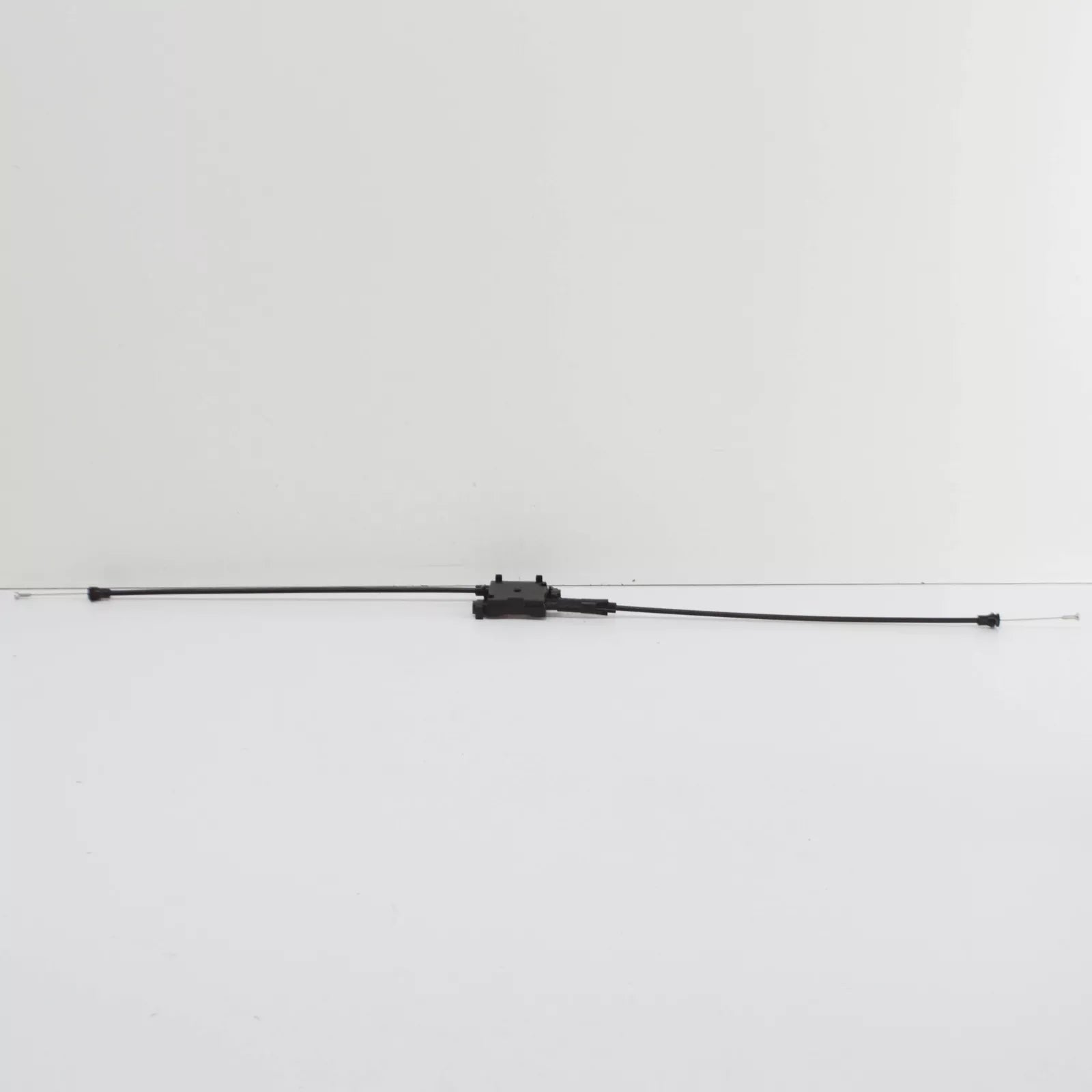 NEW AUDI A1 8X ENGINE HOOD CENTER BOWDEN CABLE 8X0823531 ORIGINAL