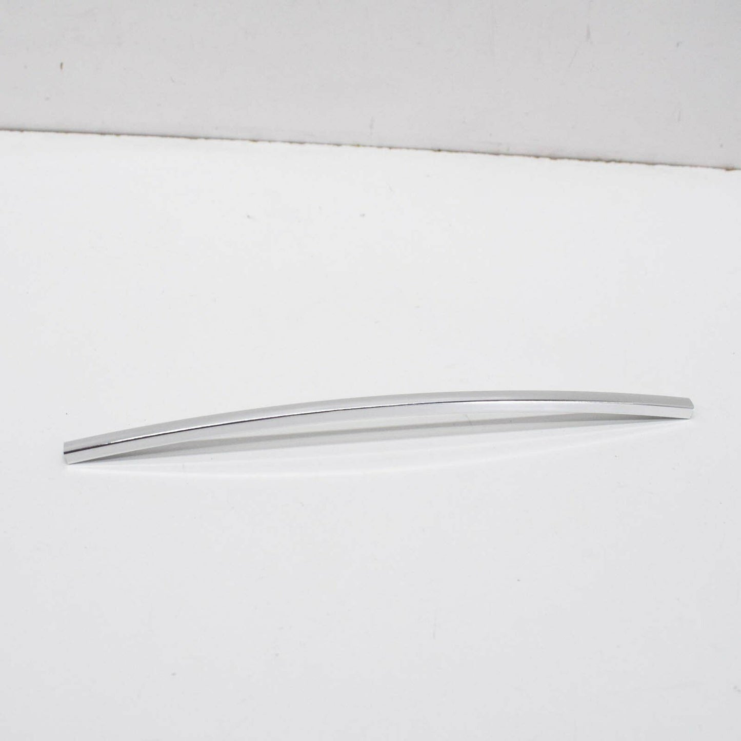 NEW MB E W124 RADIATOR GRILLE SHELL VERTICAL MOULDING A1408882185 ORIGINAL