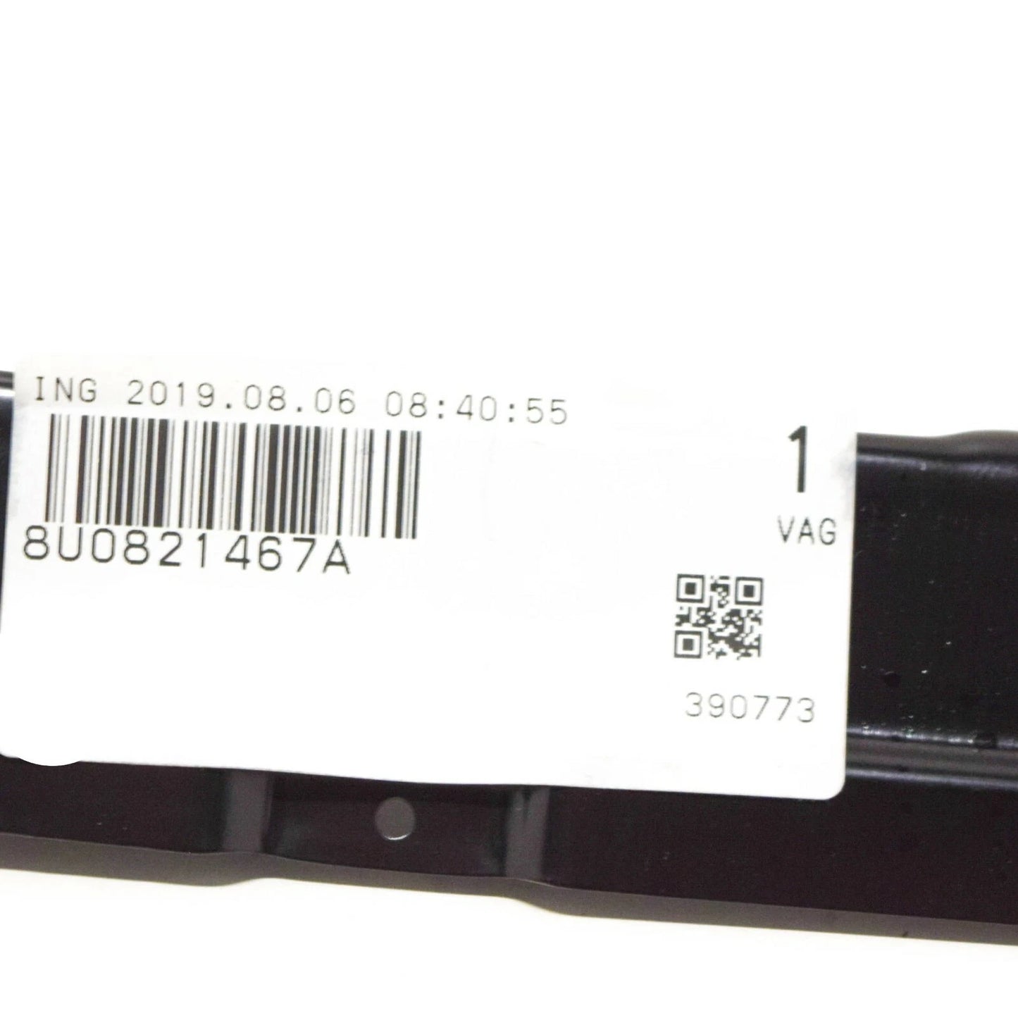 NEW AUDI Q3 8U LEFT FRONT BRACKET FOR FENDER 8U0821467A