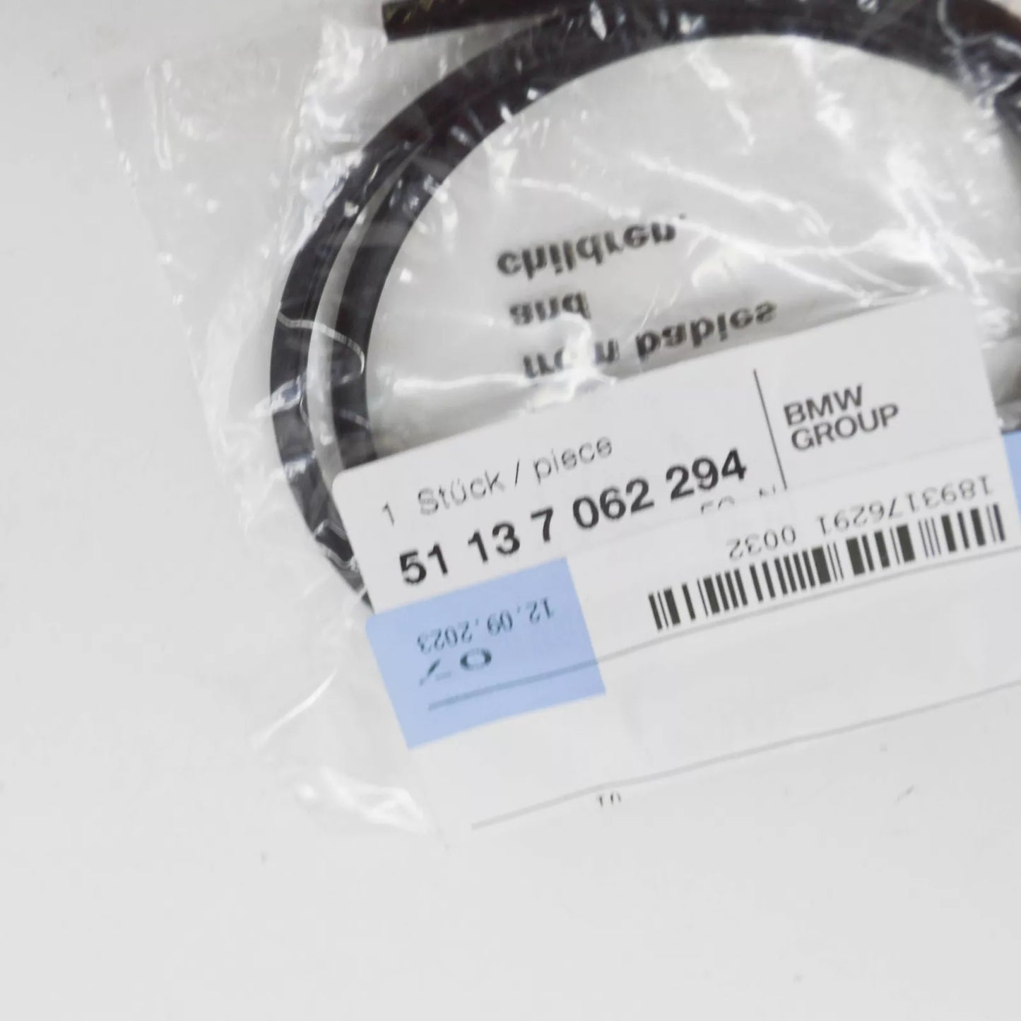 NEW BMW X5 E53 TRUNK LID HANDLE GRIP SEAL GASKET 51137062294 7062294 ORIGINAL