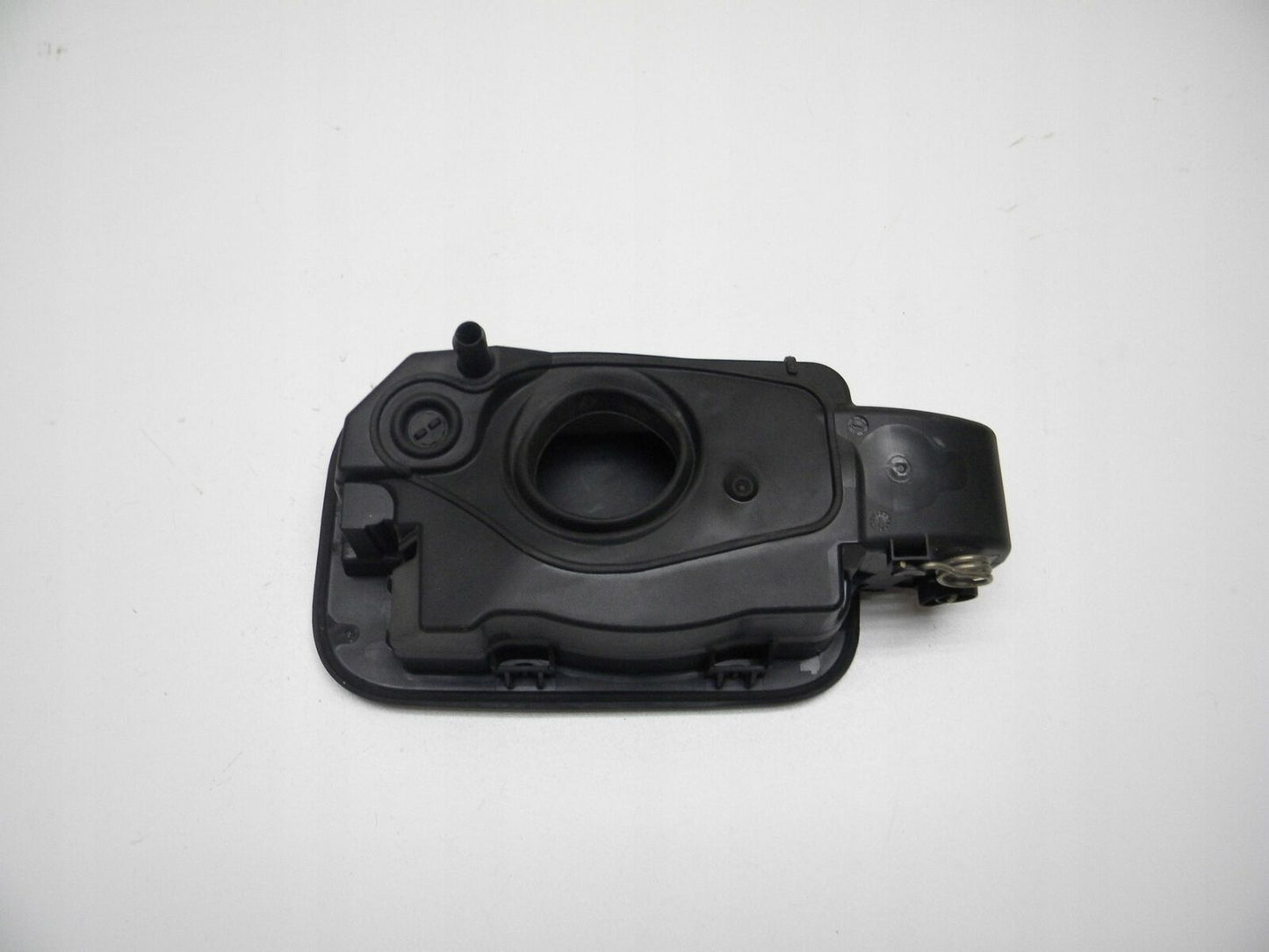 NEW MERCEDES-BENZ E W212 FUEL FILLER HOUSING REAR RECESS A2126300000 ORIGINAL