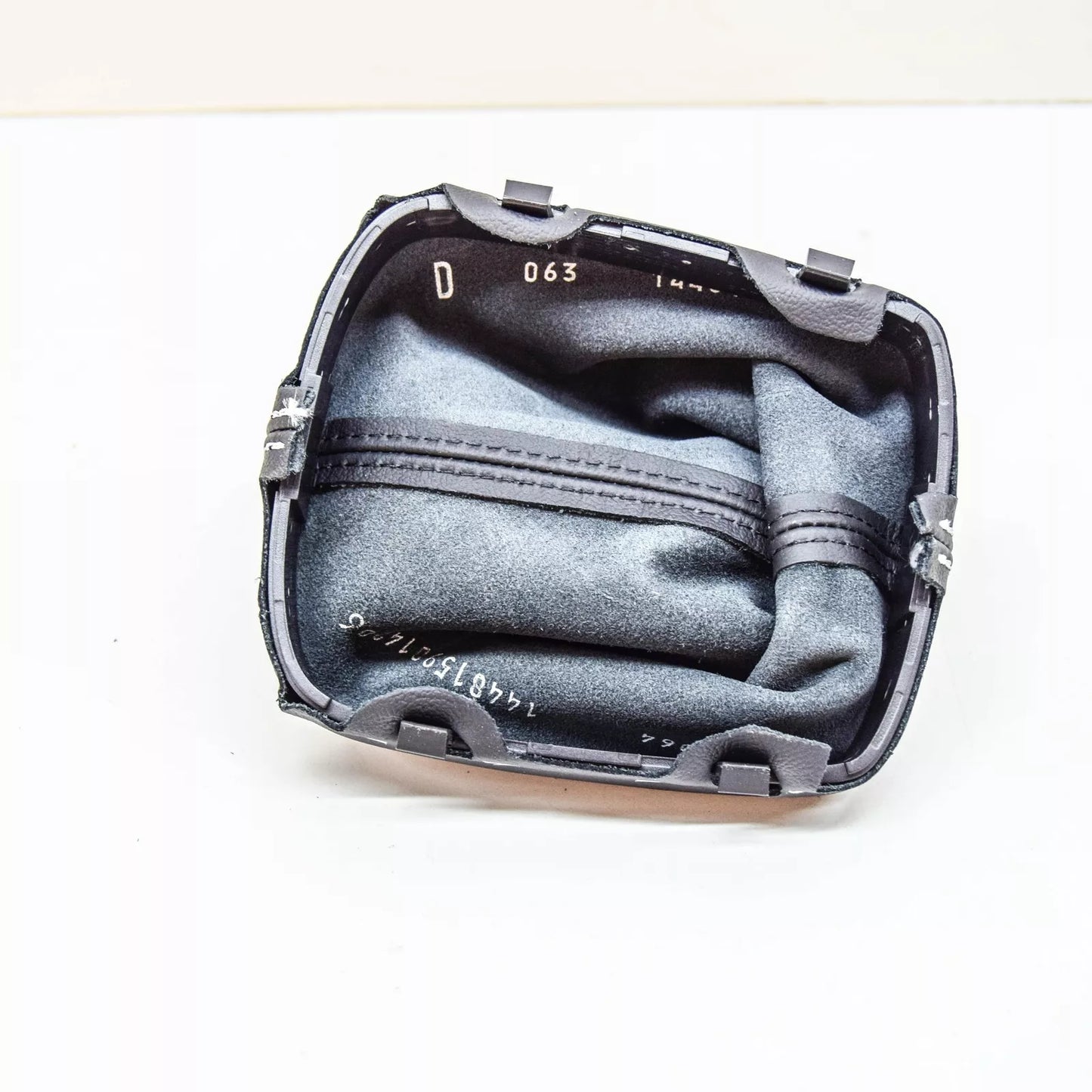 NEW AUDI A1 8X GEARSTICK KNOB WITH TRIM 8X0863278KXBA ORIGINAL