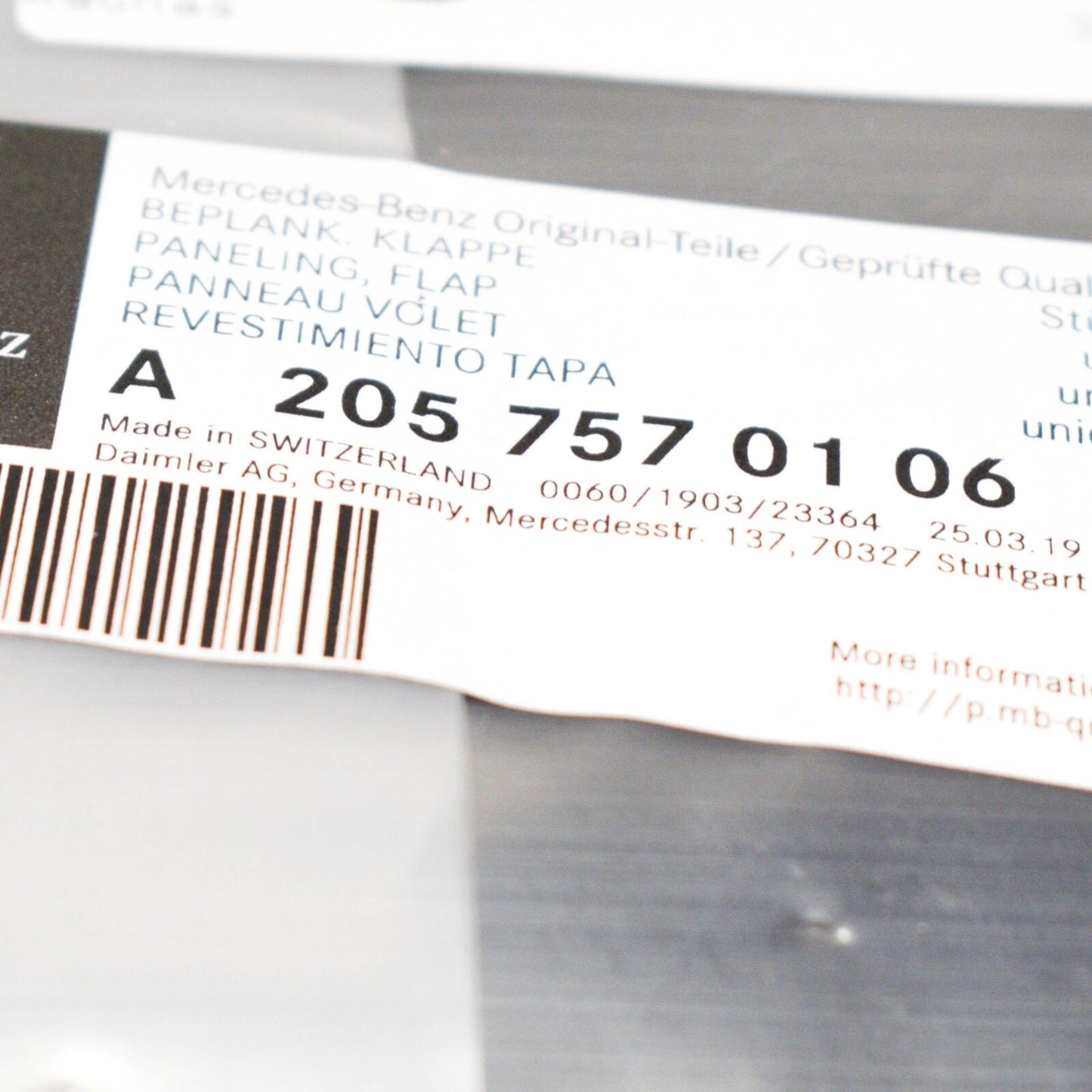 NEW MERCEDES-BENZ C-CLASS W205 FUEL TANK CAP A2057570106 ORIGINAL