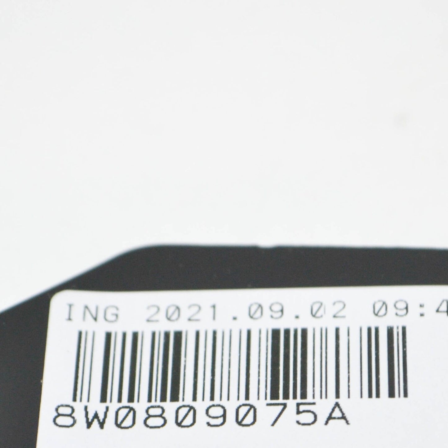 NEW AUDI A4 B9 QUATTRO FRONT LEFT FENDER WING HOLDER 8W0809075A ORIGINAL