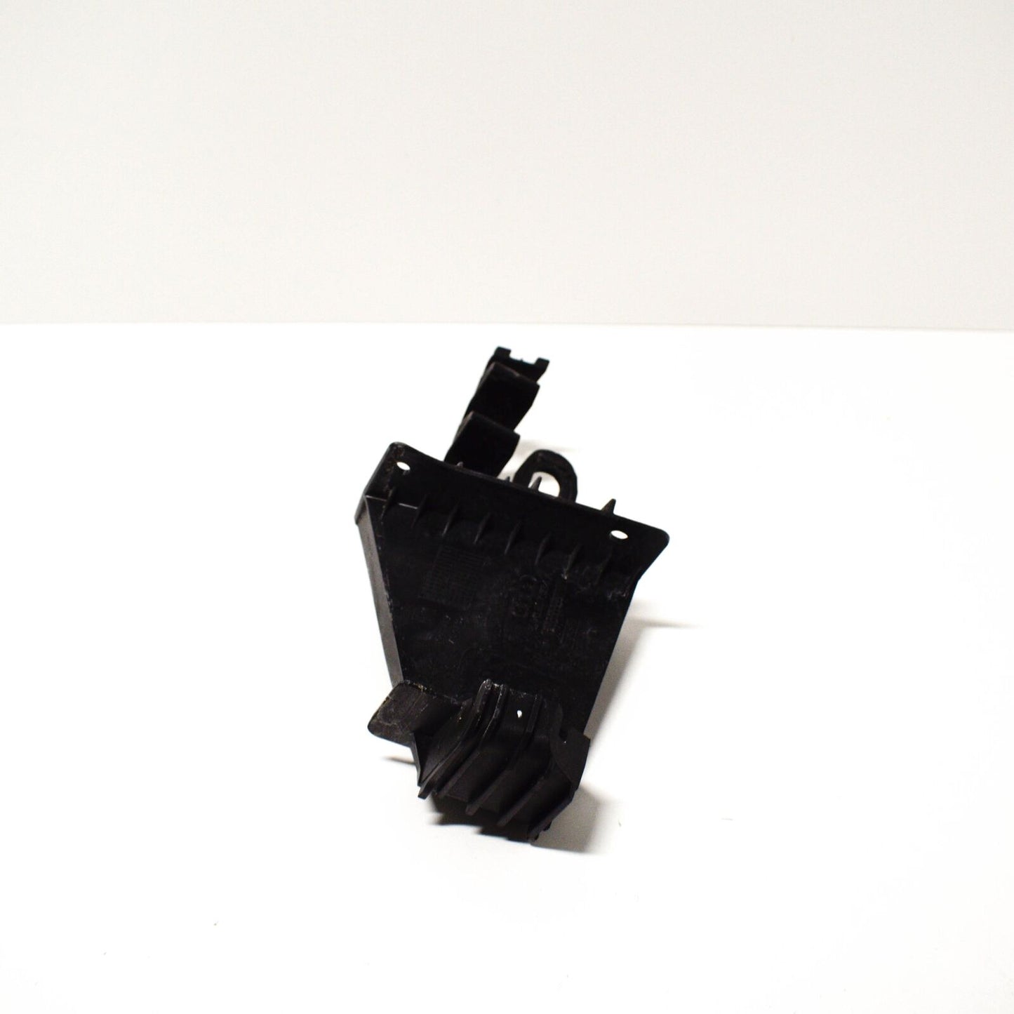 NEW AUDI A4 B9 RADIATOR RIGHT SUPPORT BRACKET 8W0807334A ORIGINAL