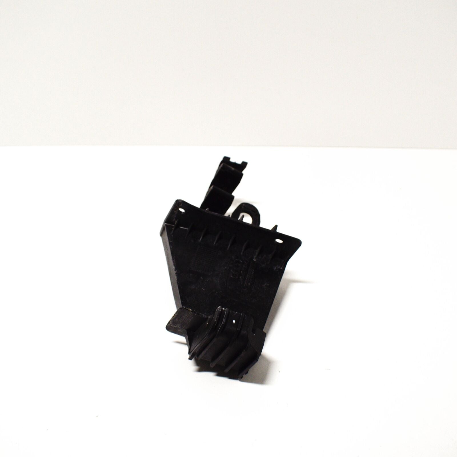 NEW AUDI A4 B9 RADIATOR RIGHT SUPPORT BRACKET 8W0807334A ORIGINAL