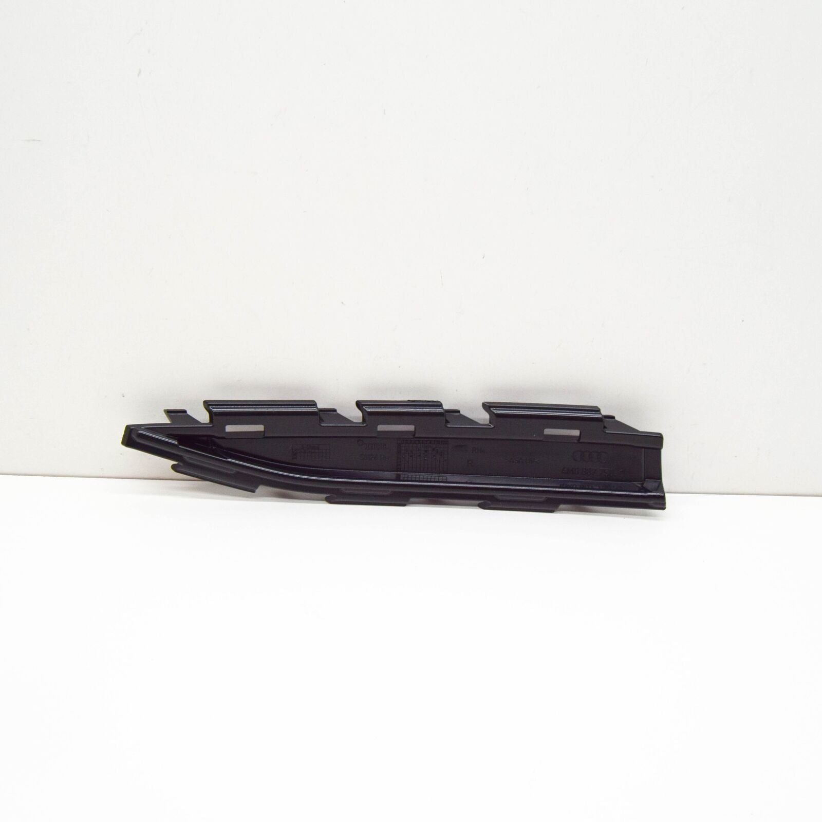 NEW AUDI Q7 4M FRONT BUMPER RIGHT END CAP 4M0807750C ORIGINAL