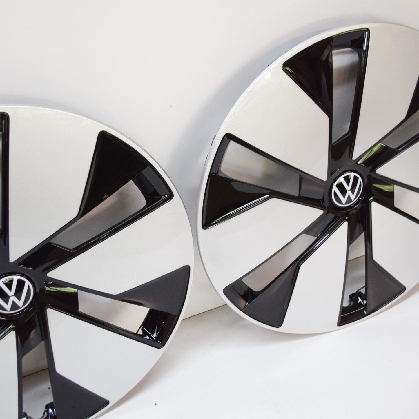 Genuine Volkswagen Id.3 E11 Wheel Trim Ring Cover Set 4Pcs 10A601147Bwzg Original