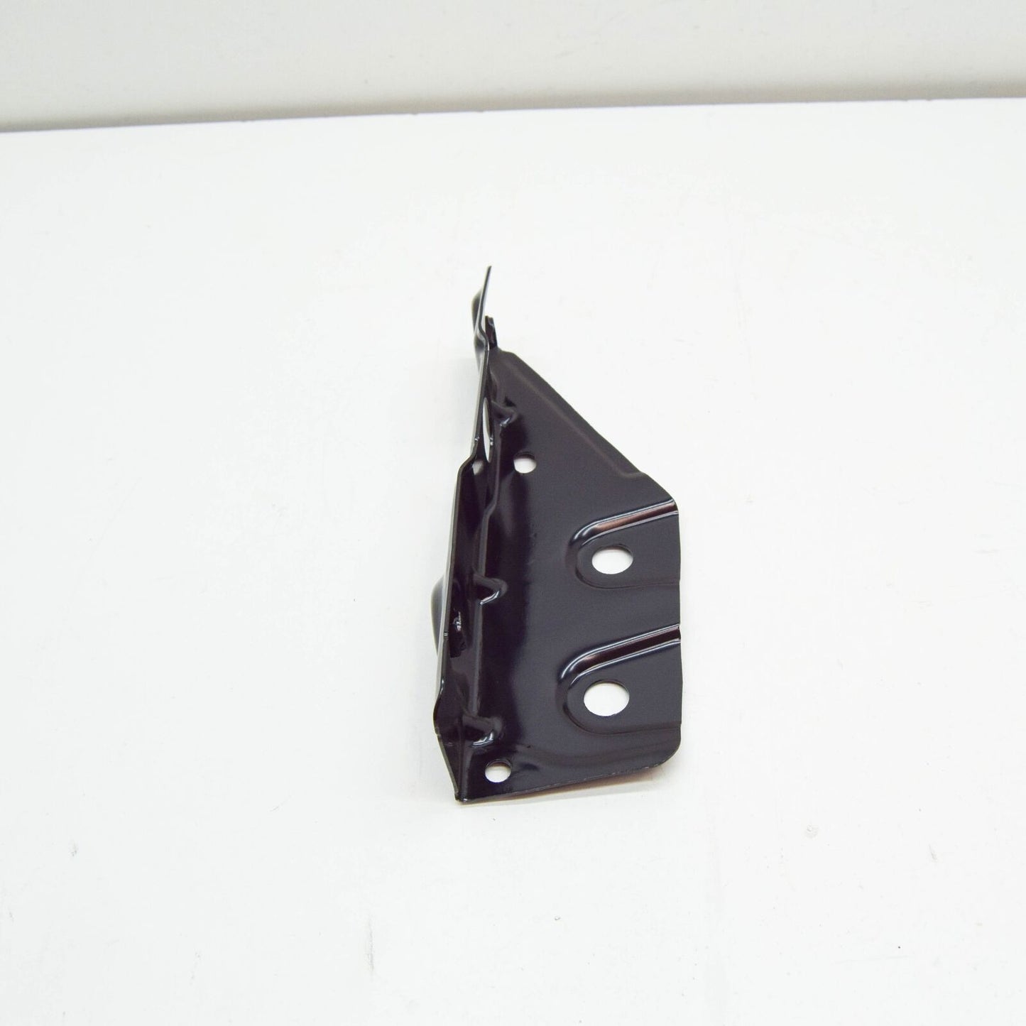 NEW AUDI A1 SPORTBACK GBA FRONT RIGHT FENDER HOLDER 82A821432 ORIGINAL