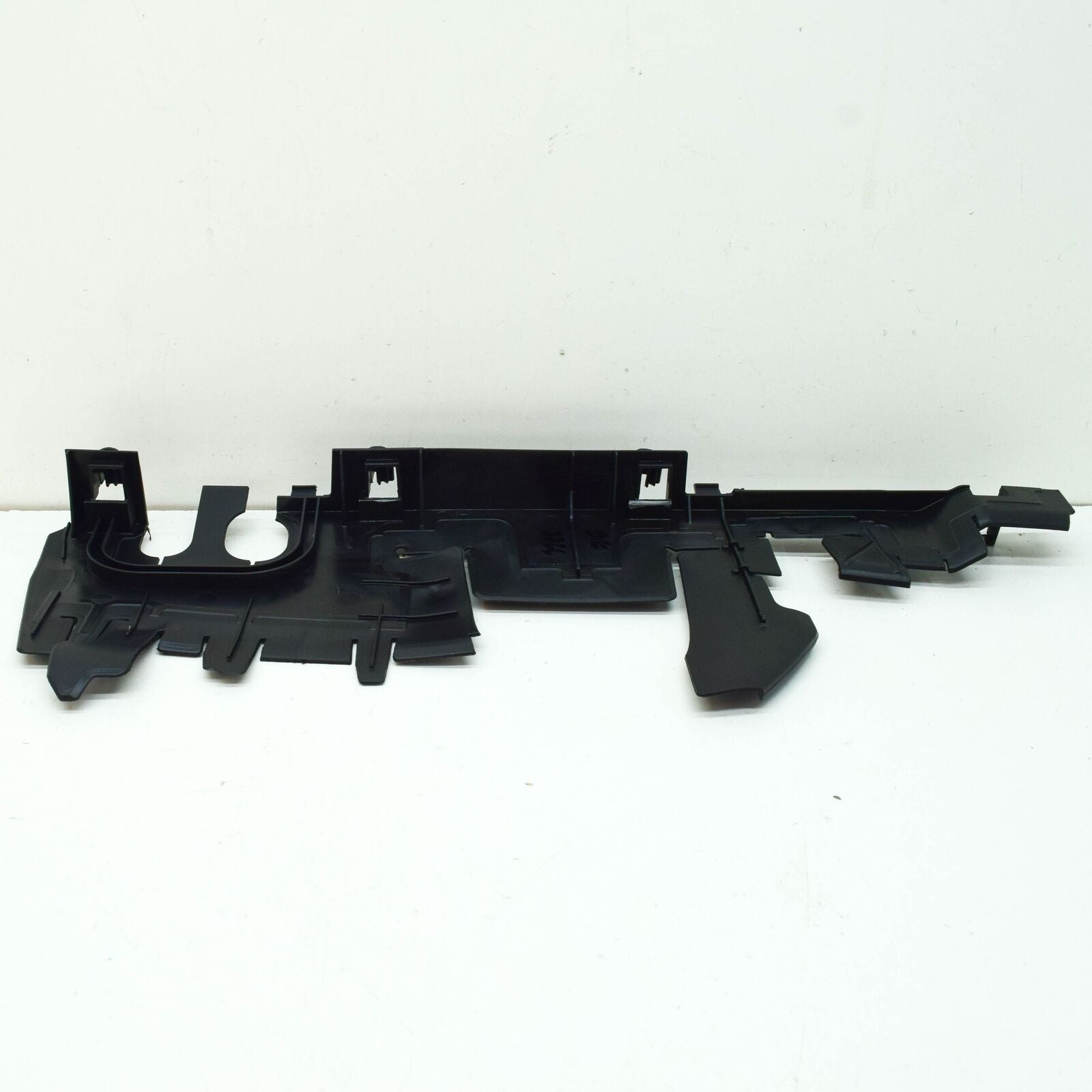 NEW VOLKSWAGEN JETTA MK6 A6 RIGHT RADIATOR AIR GUIDE 5C6121284G ORIGINAL