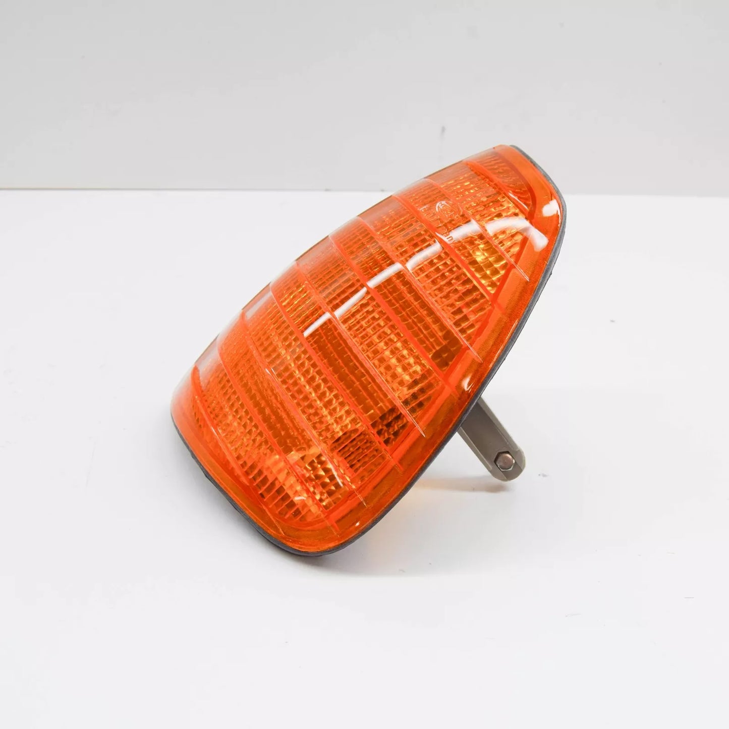 NEW MERCEDES-BENZ W123 FRONT LEFT TURN SIGNAL A0008200421 1980 ORIGINAL