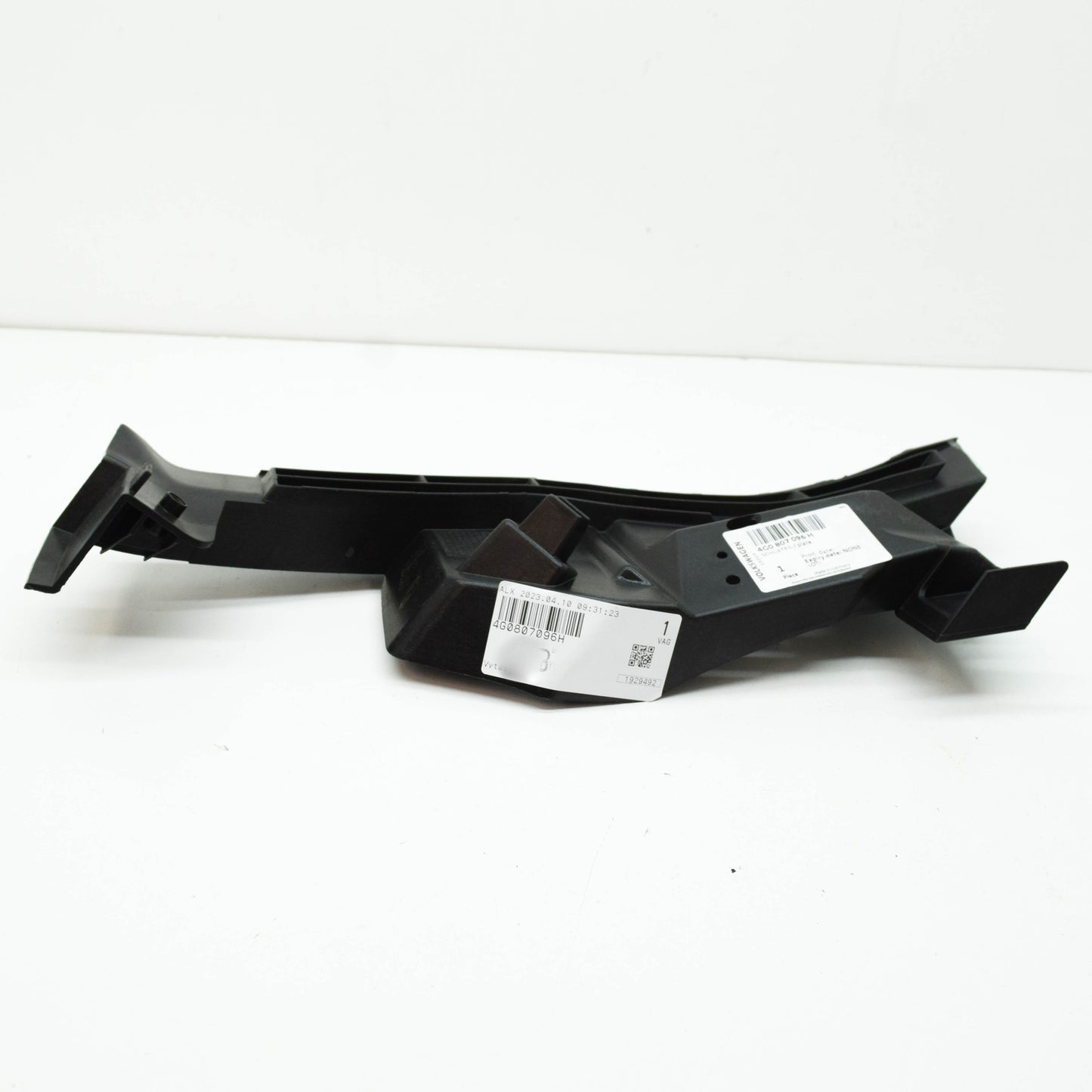 NEW AUDI RS6 4G FRONT RIGHT BUMPER CLOSING ELEMENT 4G0807096H ORIGINAL