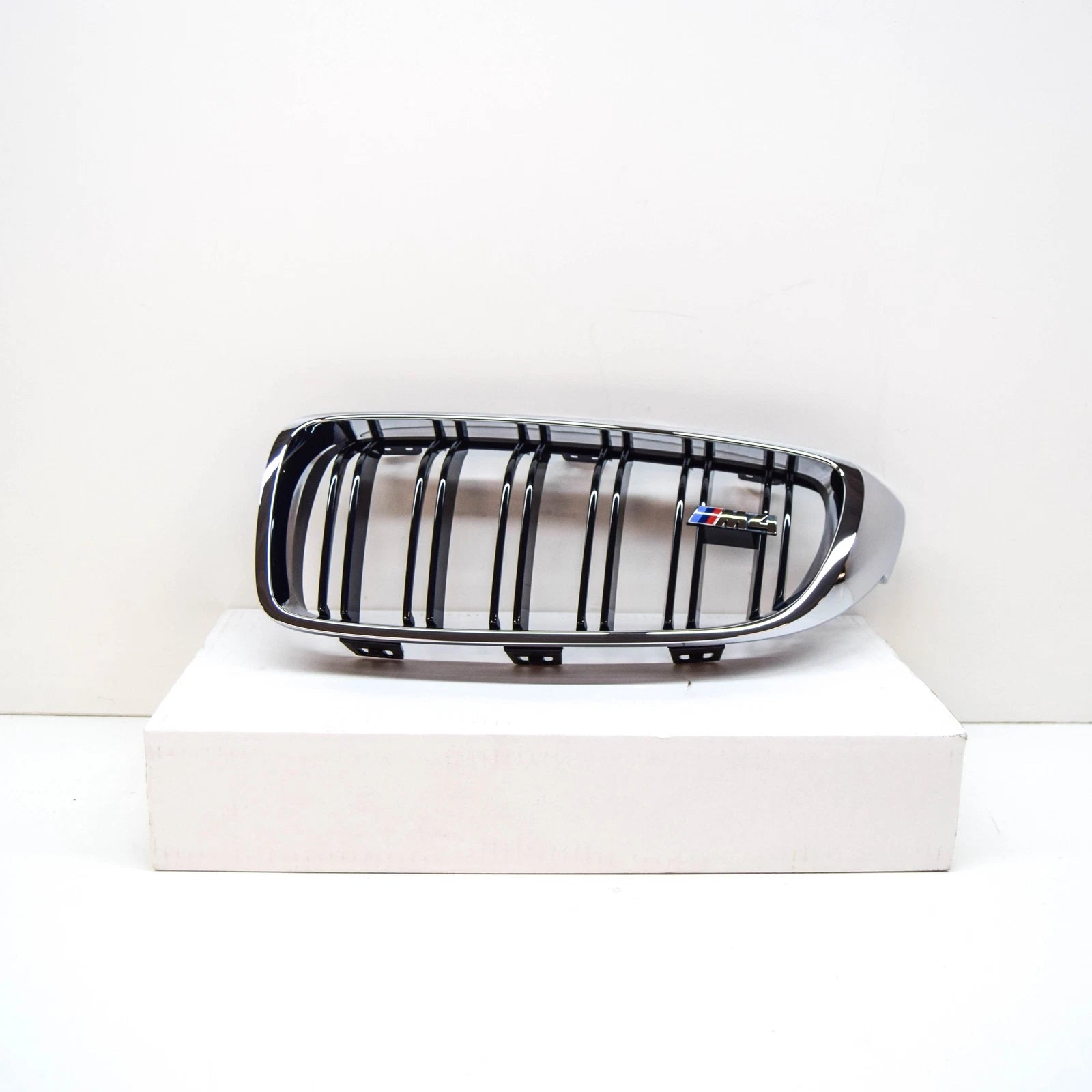 NEW BMW M4 F82 FRONT BUMPER LEFT SIDE GRILLE 51138054331 ORIGINAL
