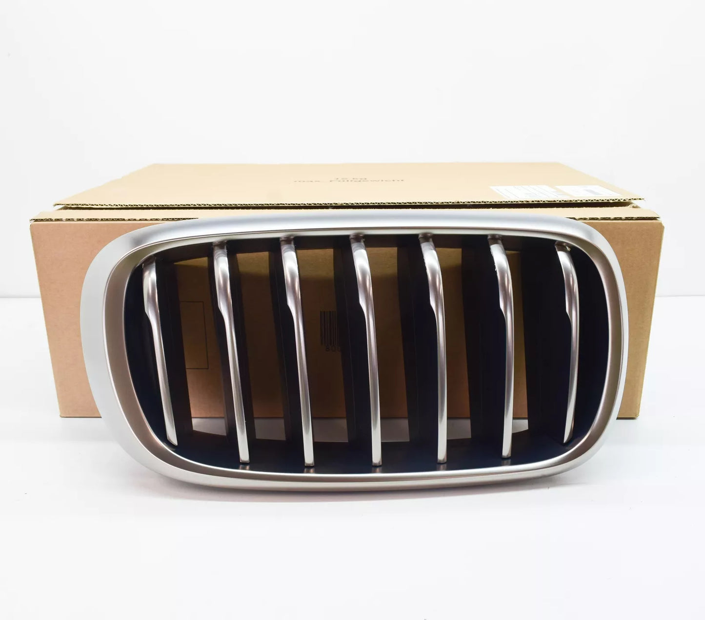 NEW BMW X6 F16 RADIATOR RIGHT GRILLE 51137349388 7349388 2016 ORIGINAL