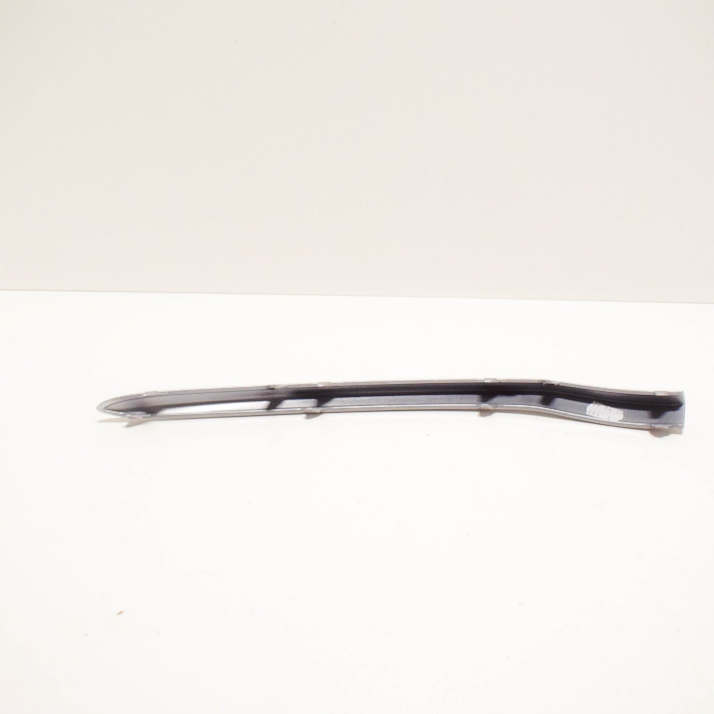 NEW MB GLC C253 AMG FRONT BUMPER RIGHT BOTTOM MOLDING A2538853302 ORIGINAL