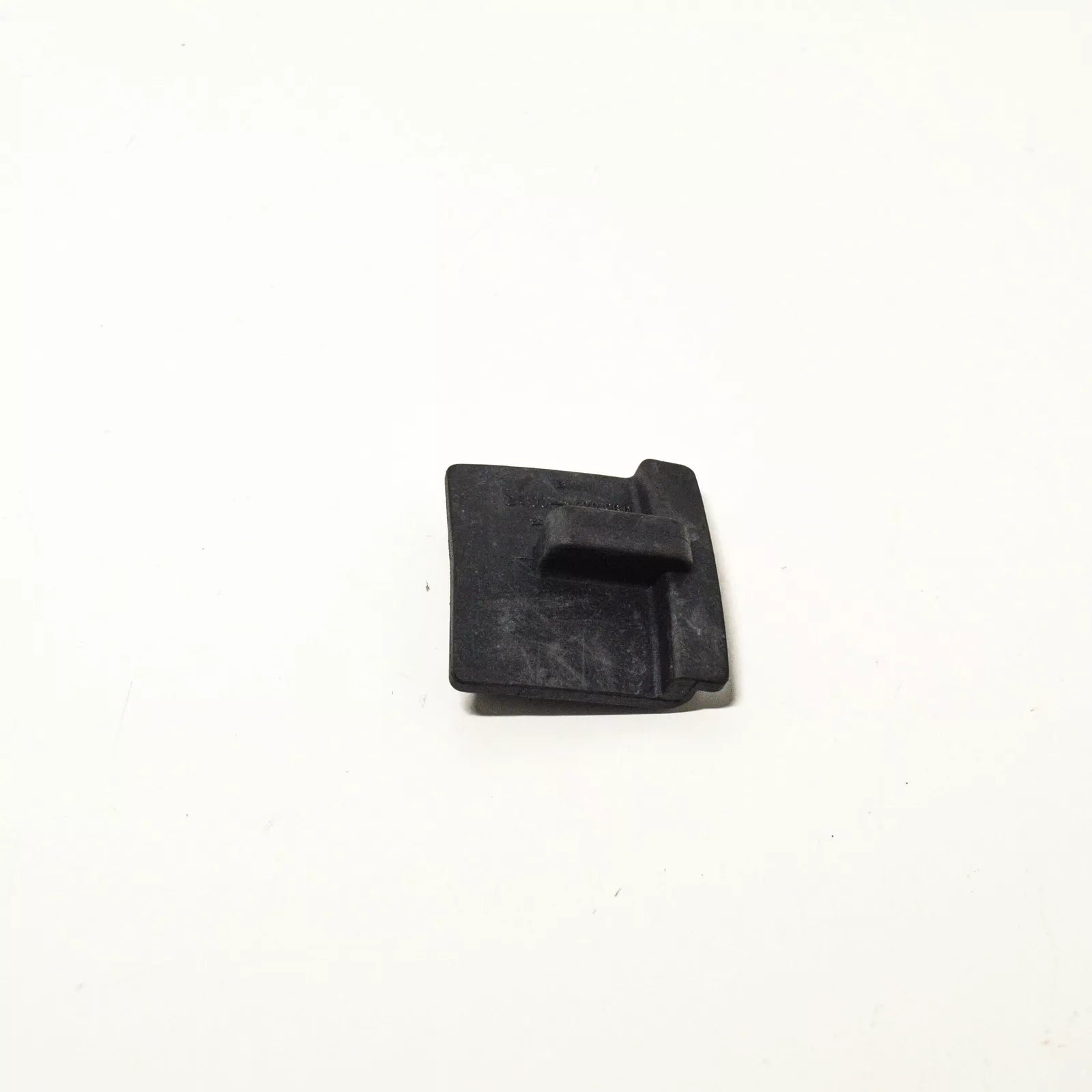 NEW BMW 8 E31 VACUUM CAP 24001422960 1422960