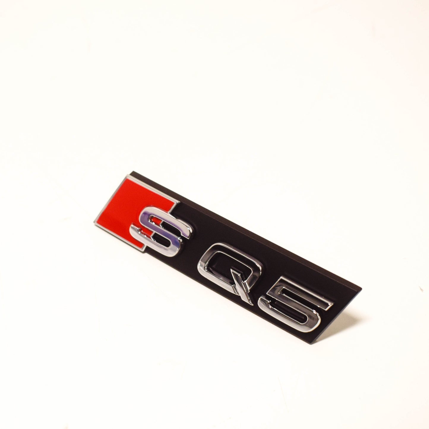 NEW AUDI Q5 8R SQ5 FRONT GRILLE BADGE 8R0853737B2ZZ ORIGINAL