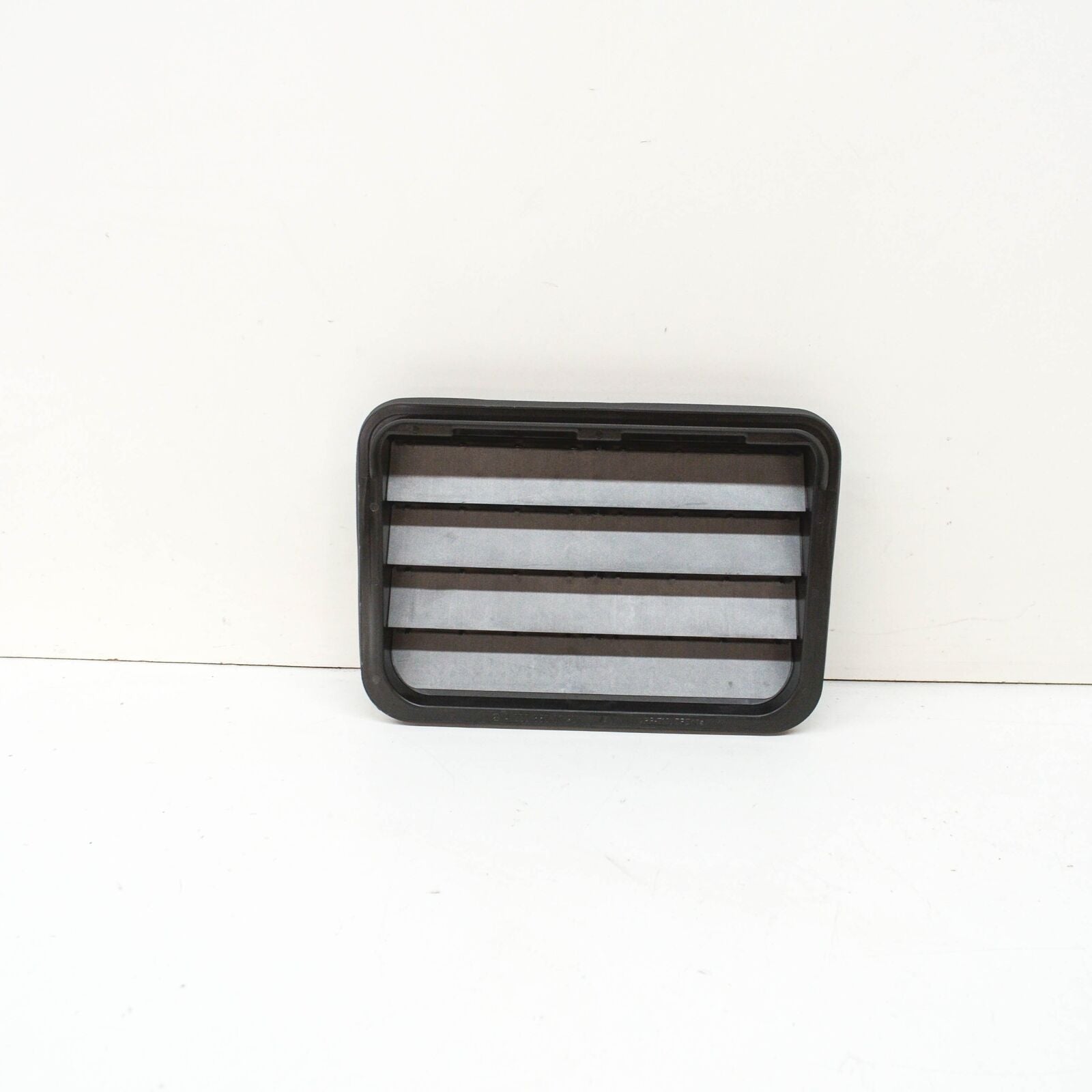 NEW MB S W222 REAR QUARTER PANEL LEFT VENTILATION GRILLE A2228300142 ORIGINAL
