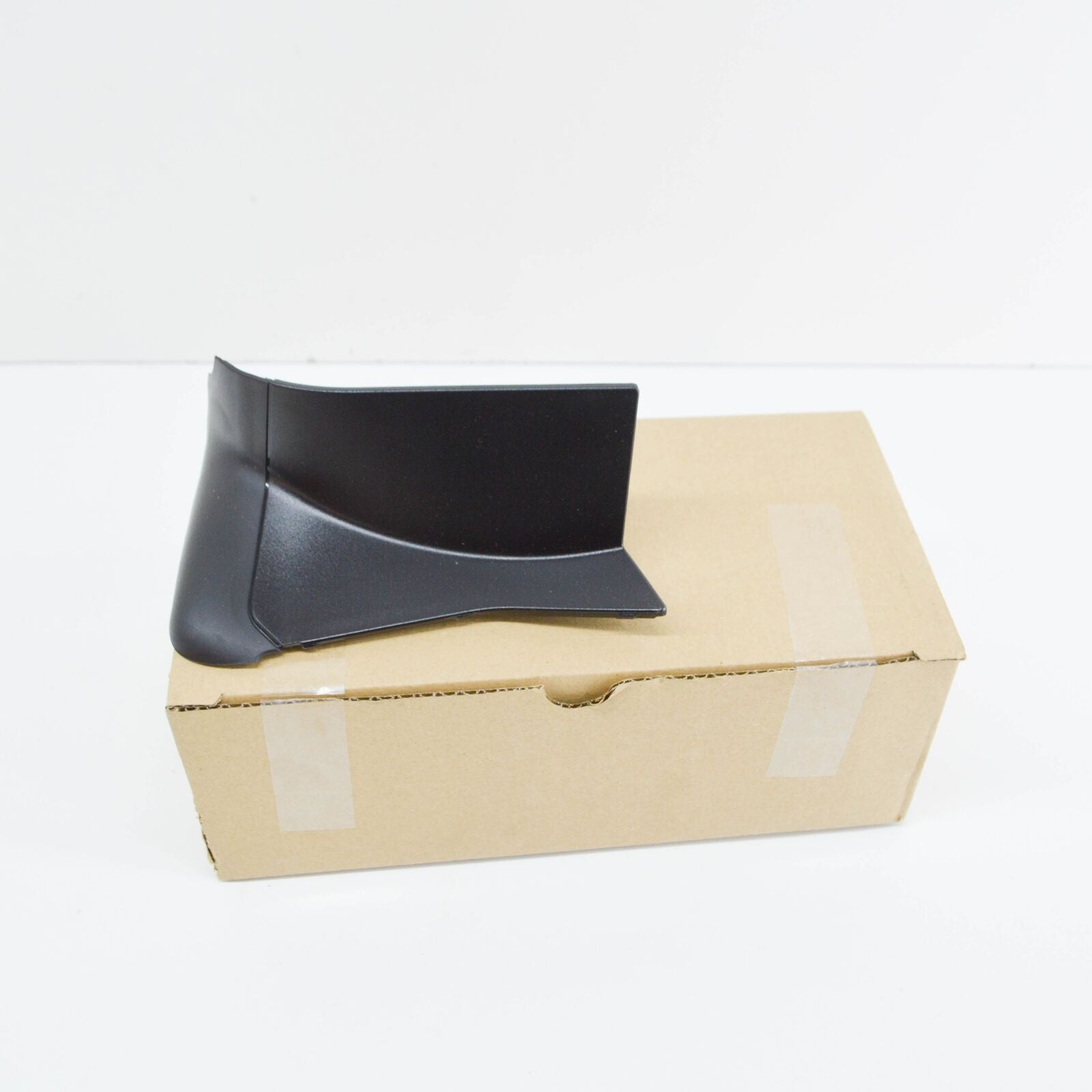 NEW AUDI A5 8W6 REAR LEFT OUTER TAIL LIGHT TRIM 8W8945253 ORIGINAL