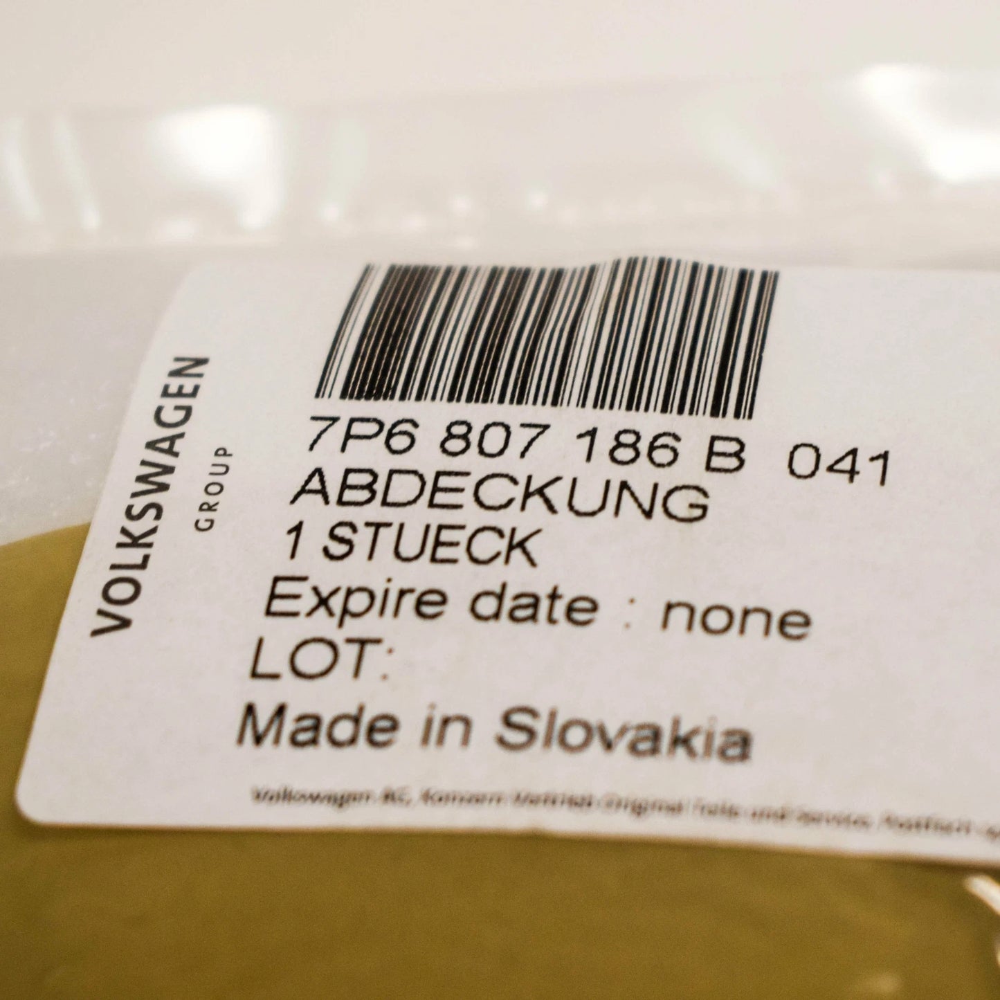 NEW VW TOUAREG 7P FRONT RIGHT TOW HOOK EYE CAP COVER 7P6807186B041 ORIGINAL