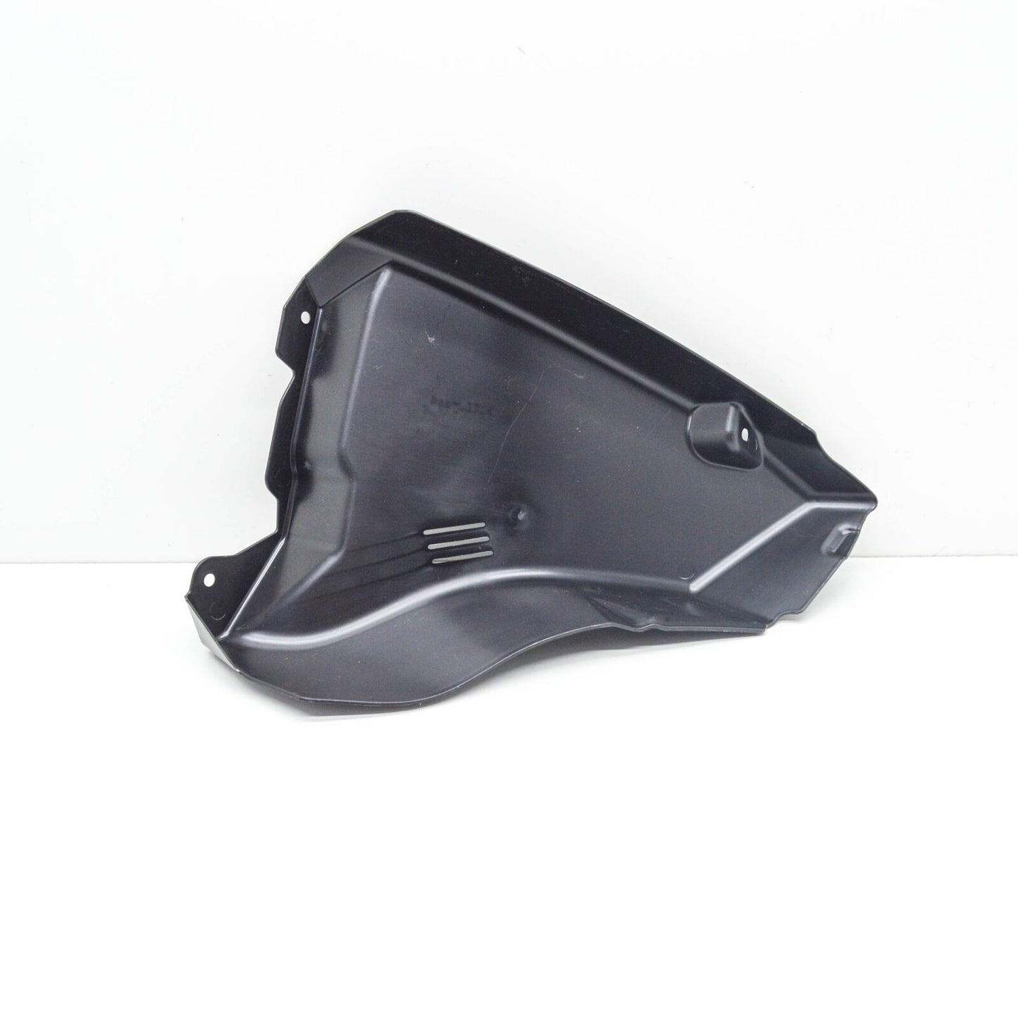 NEW AUDI RS4 B9 FRONT LEFT AIR GUIDE 8W0121673D ORIGINAL