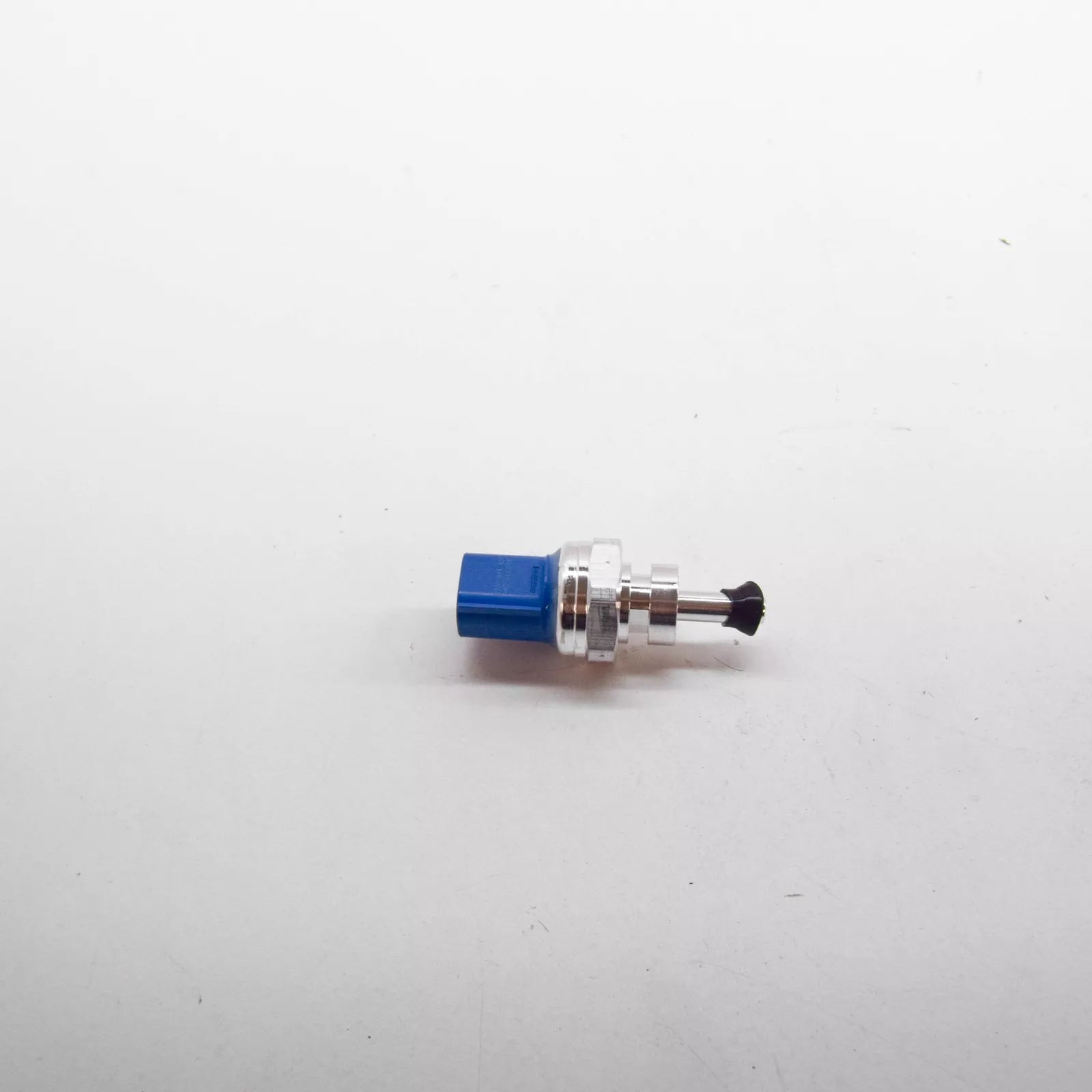 NEW MERCEDES-BENZ A W176 EXHAUST PRESSURE SENSOR A6079052300 ORIGINAL