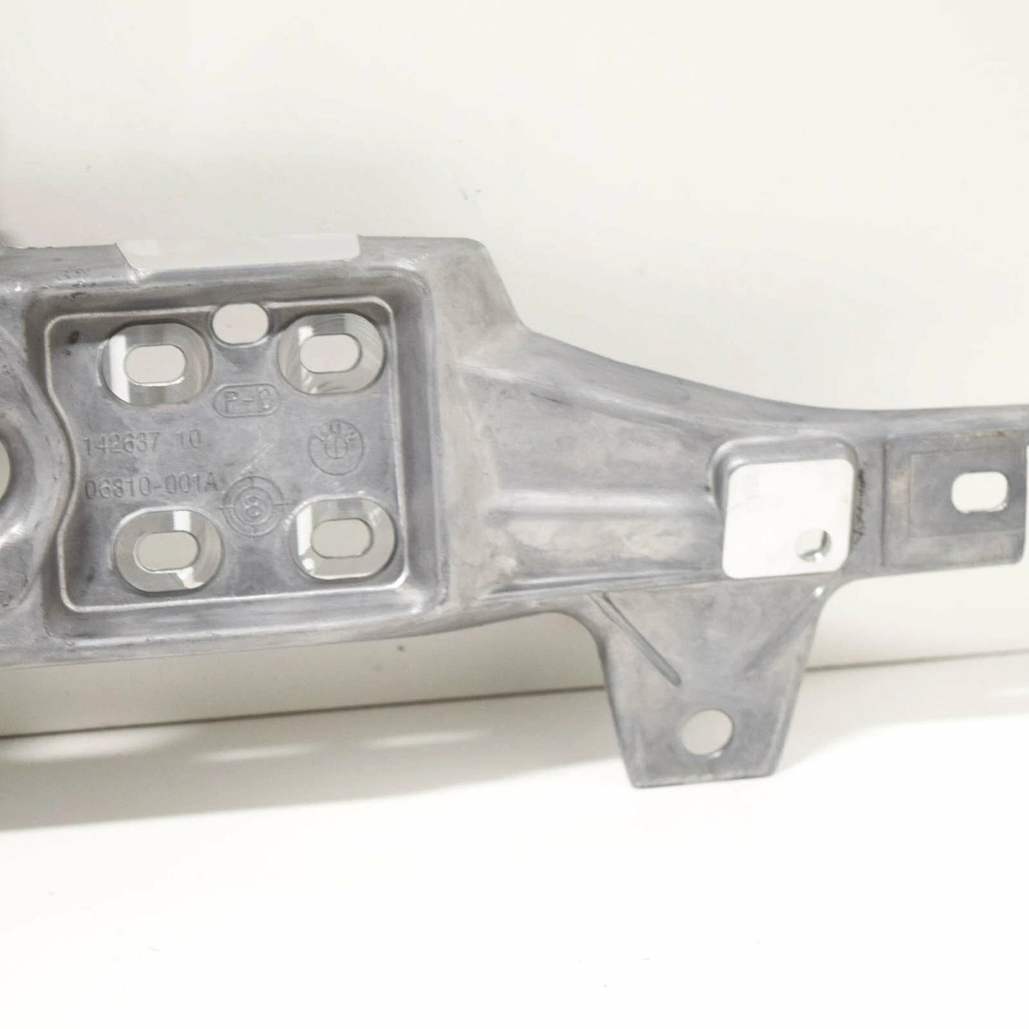 NEW BMW I8 I12 FRONT BODY CROSSLINK 51647336229 ORIGINAL