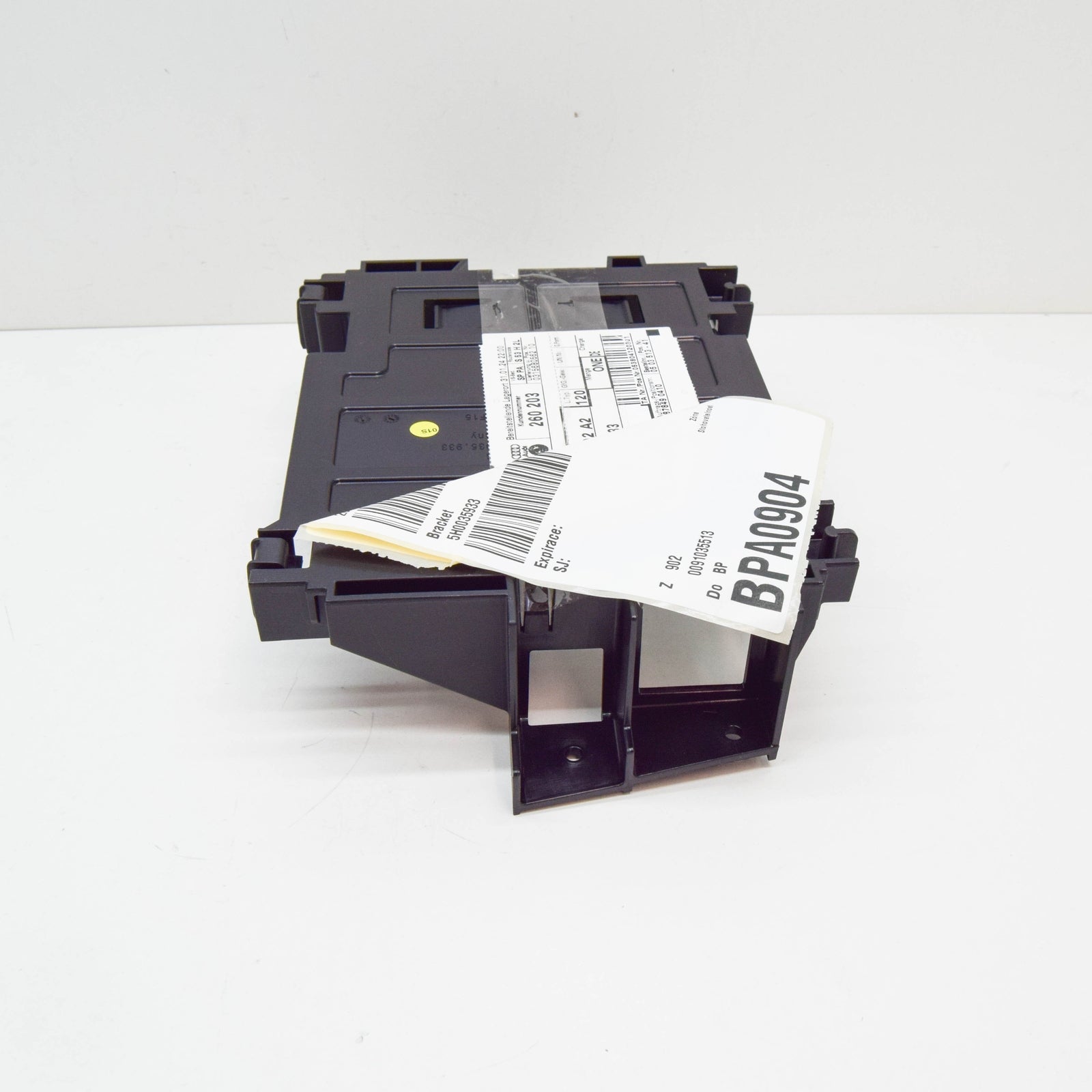 NEW VOLKSWAGEN GOLF MK8 CD1 SOUND AMPLIFIER BRACKET 5H0035933 ORIGINAL