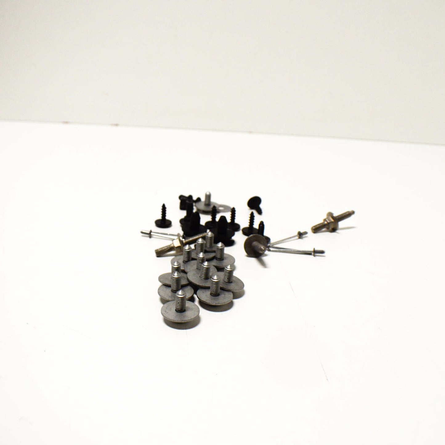 NEW AUDI A5 8W6 FRONT FENDER HARDWARE KIT 8W6098625 ORIGINAL