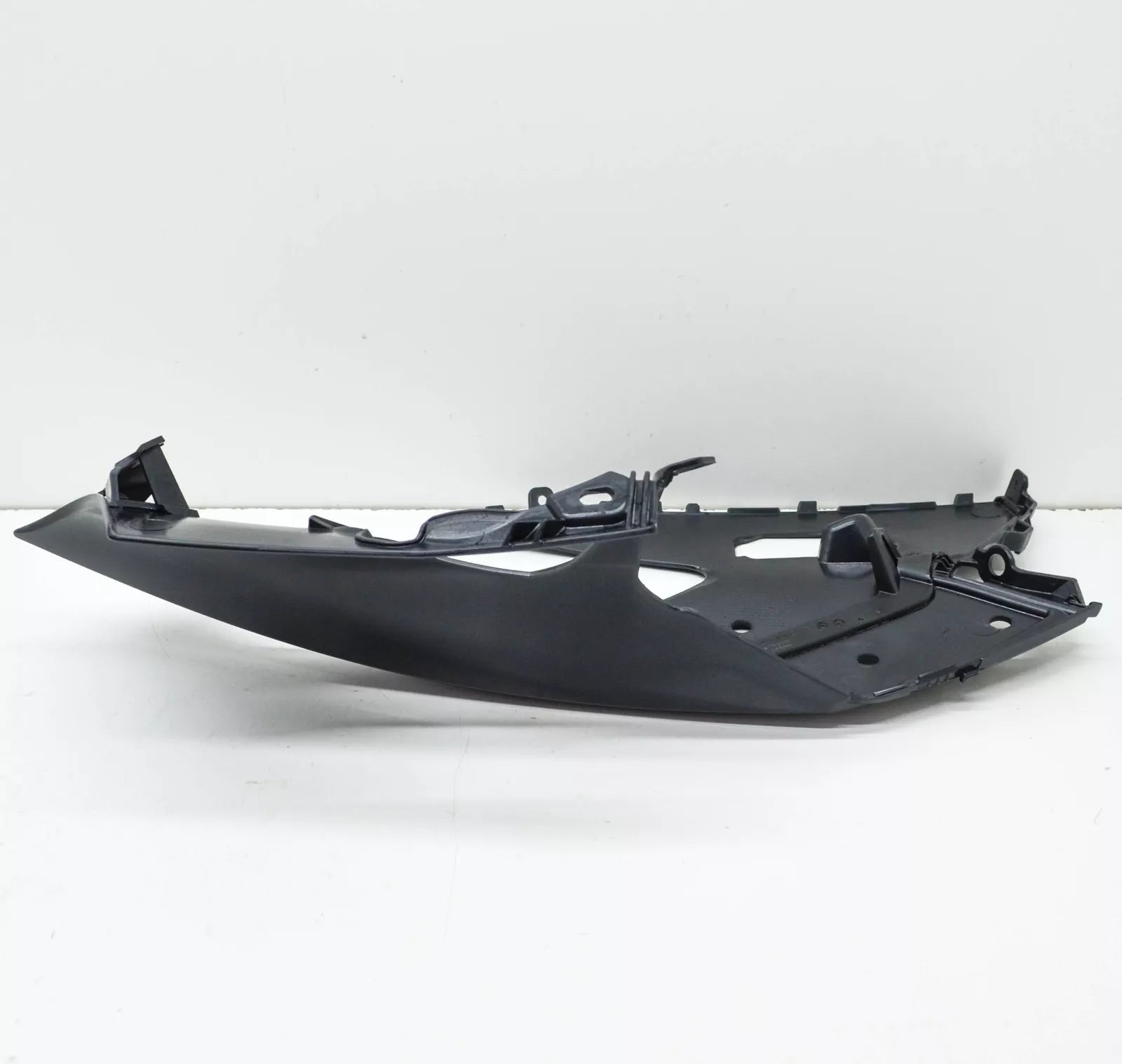 NEW BMW K61 K 1600 BAGGER RIGHT UPPER TRIM SECTION 46638564660 ORIGINAL