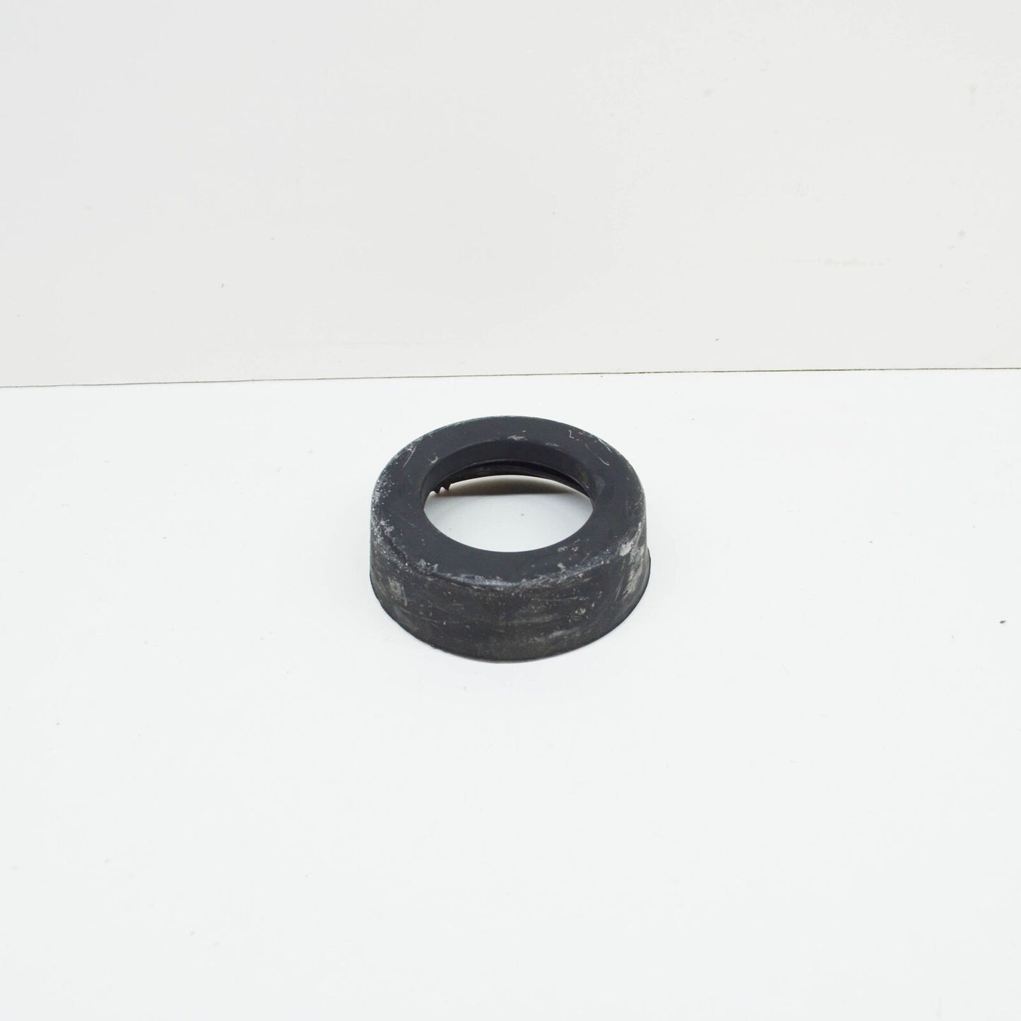 NEW MERCEDES-BENZ 190 W201 FRONT COIL SPRING SHIM A2013211084 ORIGINAL