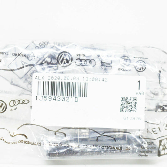 NEW VOLKSWAGEN BORA LICENSE PLATE LIGHT 1J5943021D 2005 ORIGINAL