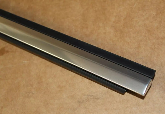 NEW VW EOS 1F REAR RIGHT OUTER WINDOW APERTURE SEAL 1Q0853300P1HH ORIGINAL