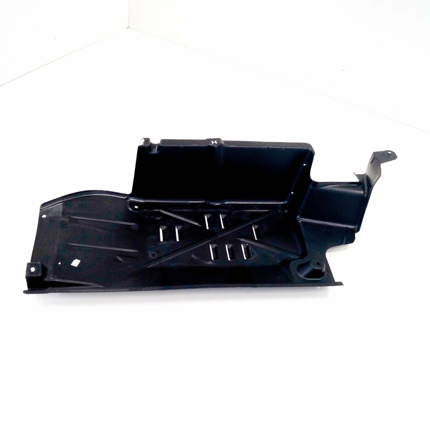 Genuine Vw Transporter T5 Front Right Underbody Cover 7E0825208A Original