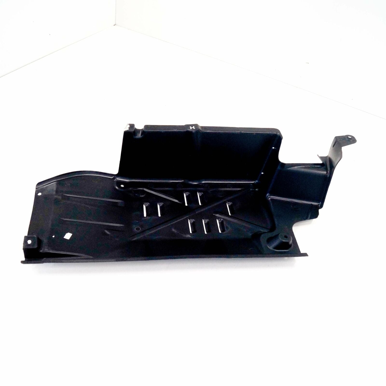 Genuine Vw Transporter T5 Front Right Underbody Cover 7E0825208A Original