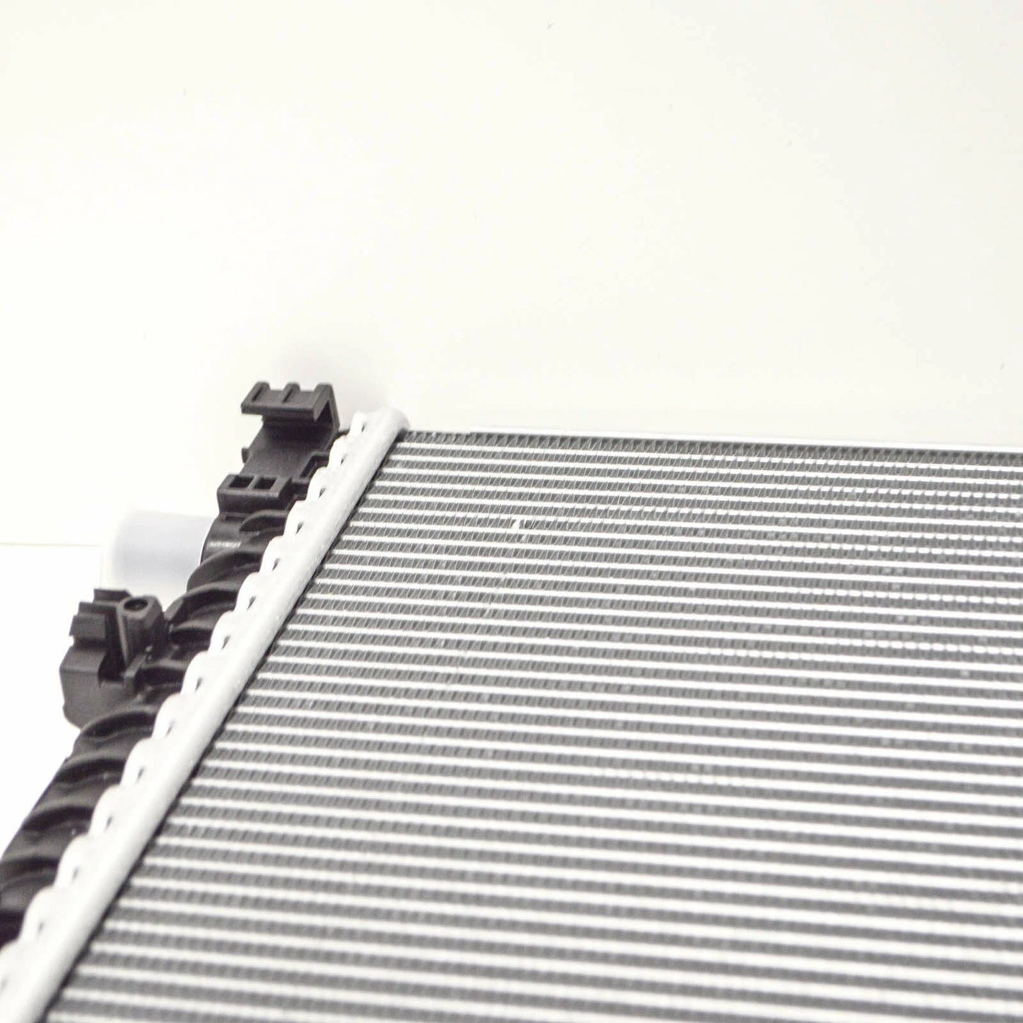 NEW AUDI Q7 4M MK2 AUXILIARY RADIATOR 4M0145804AA ORIGINAL