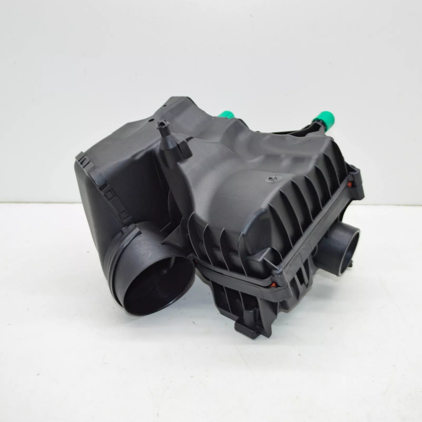 NEW MERCEDES-BENZ A W177 AIR FILTER BOX A2820903800